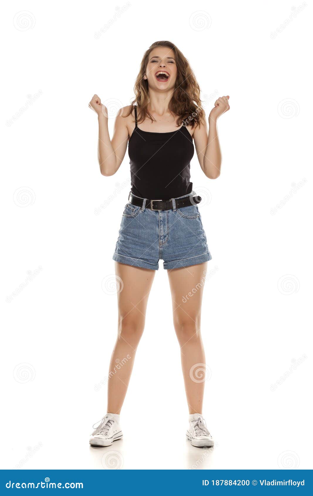 Mujer Bastante Feliz En Jeans Cortos Foto de archivo - Imagen de fondo,  delgado: 187884200