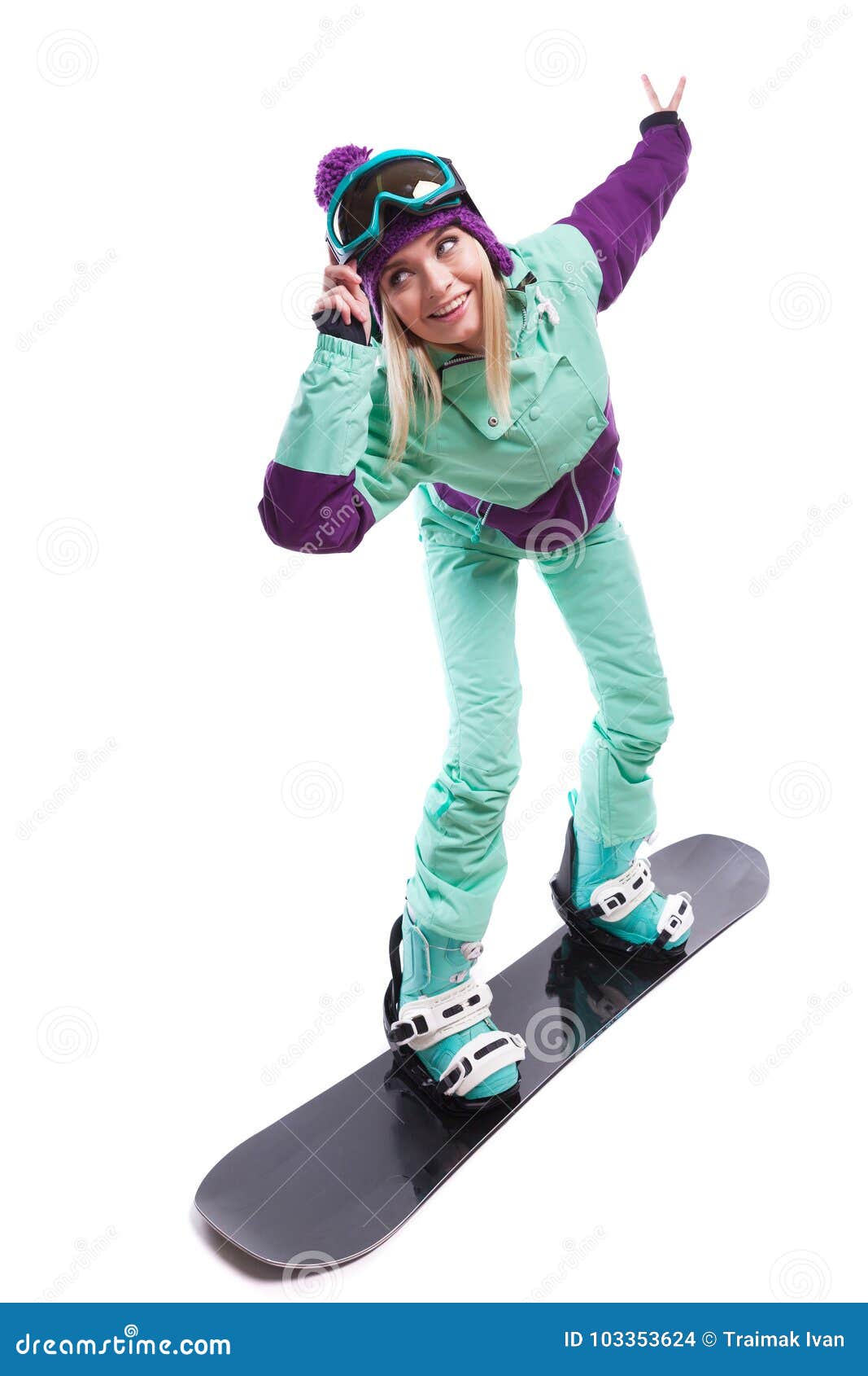 Mujer Bonita Joven En Snowboard Púrpura Del Paseo Del Traje Del Esquí Foto  de archivo - Imagen de libertad, ropa: 103353624