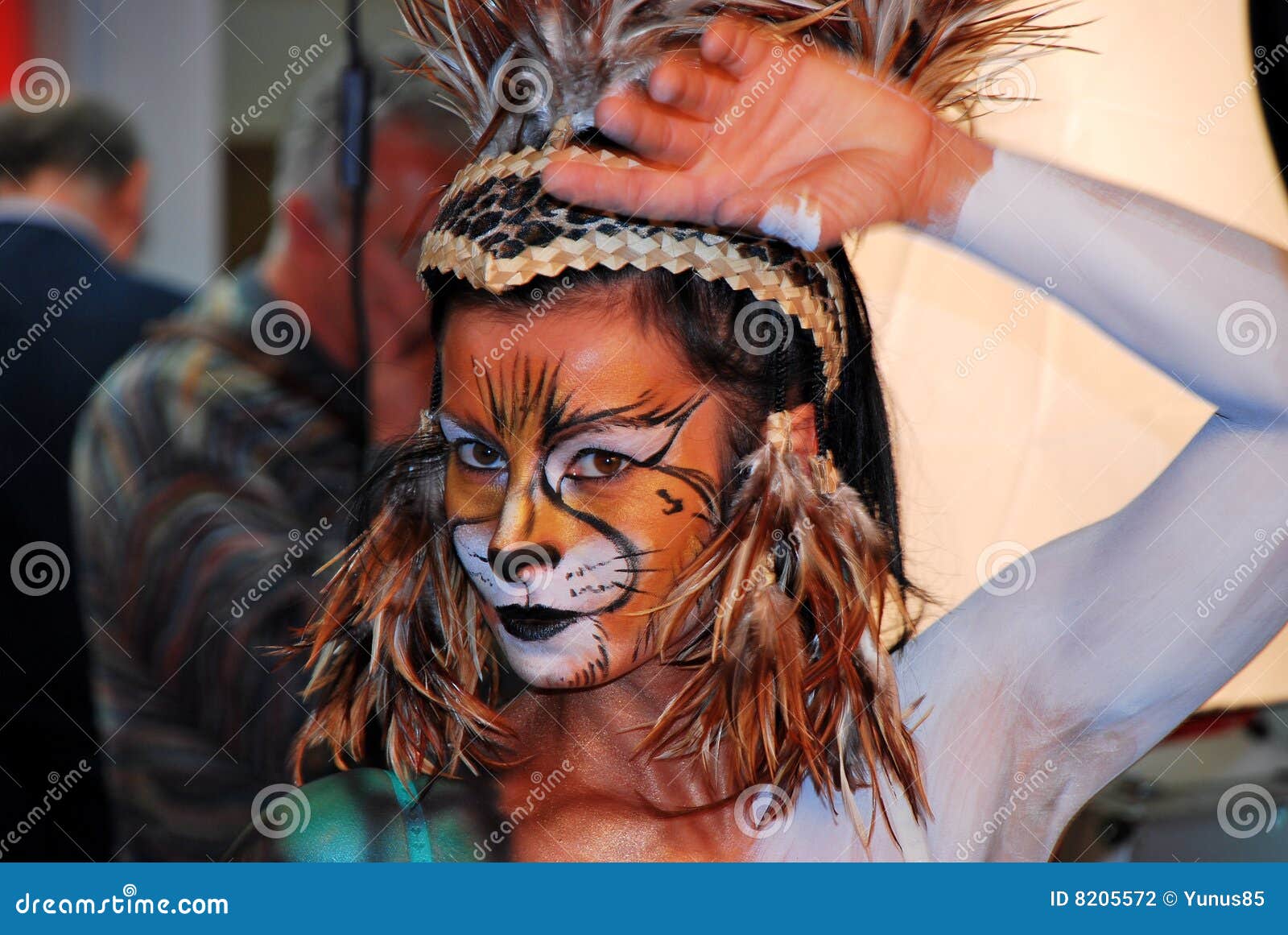 Sintético 66 + Artistico maquillaje de leona - Castabrava