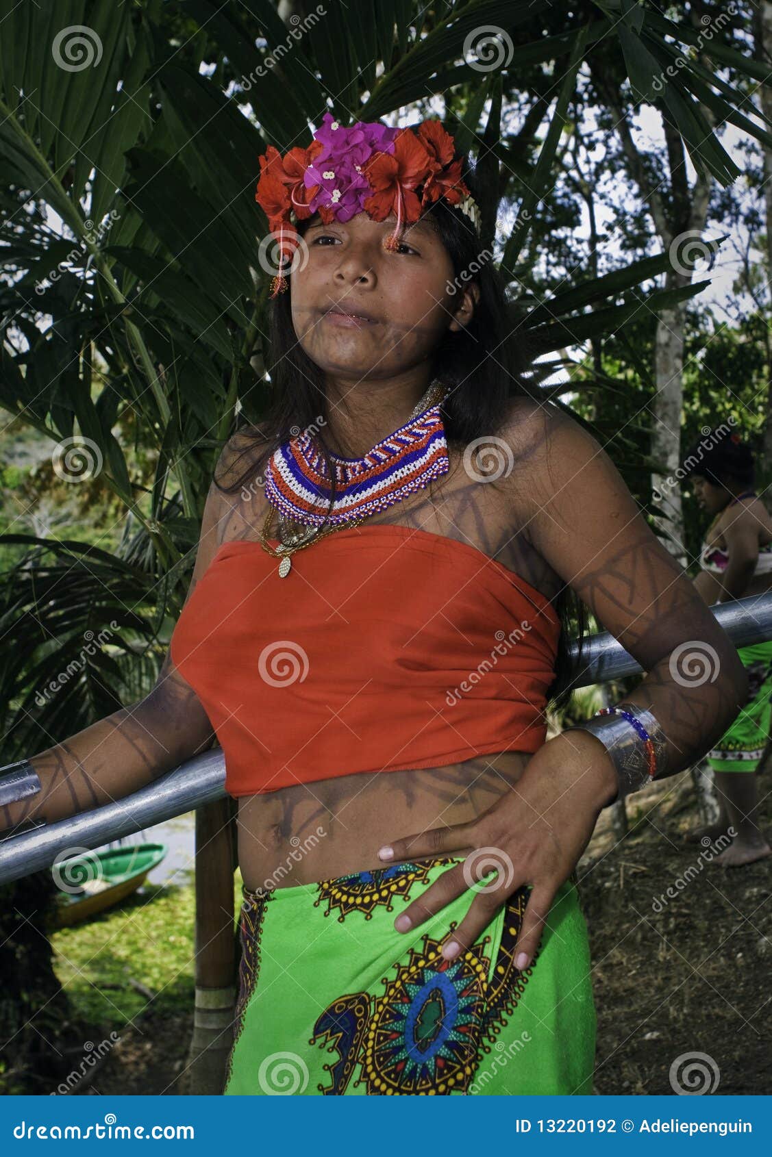 Mujer De Embera Fotografía Editorial Imagen De Colorido 13220192