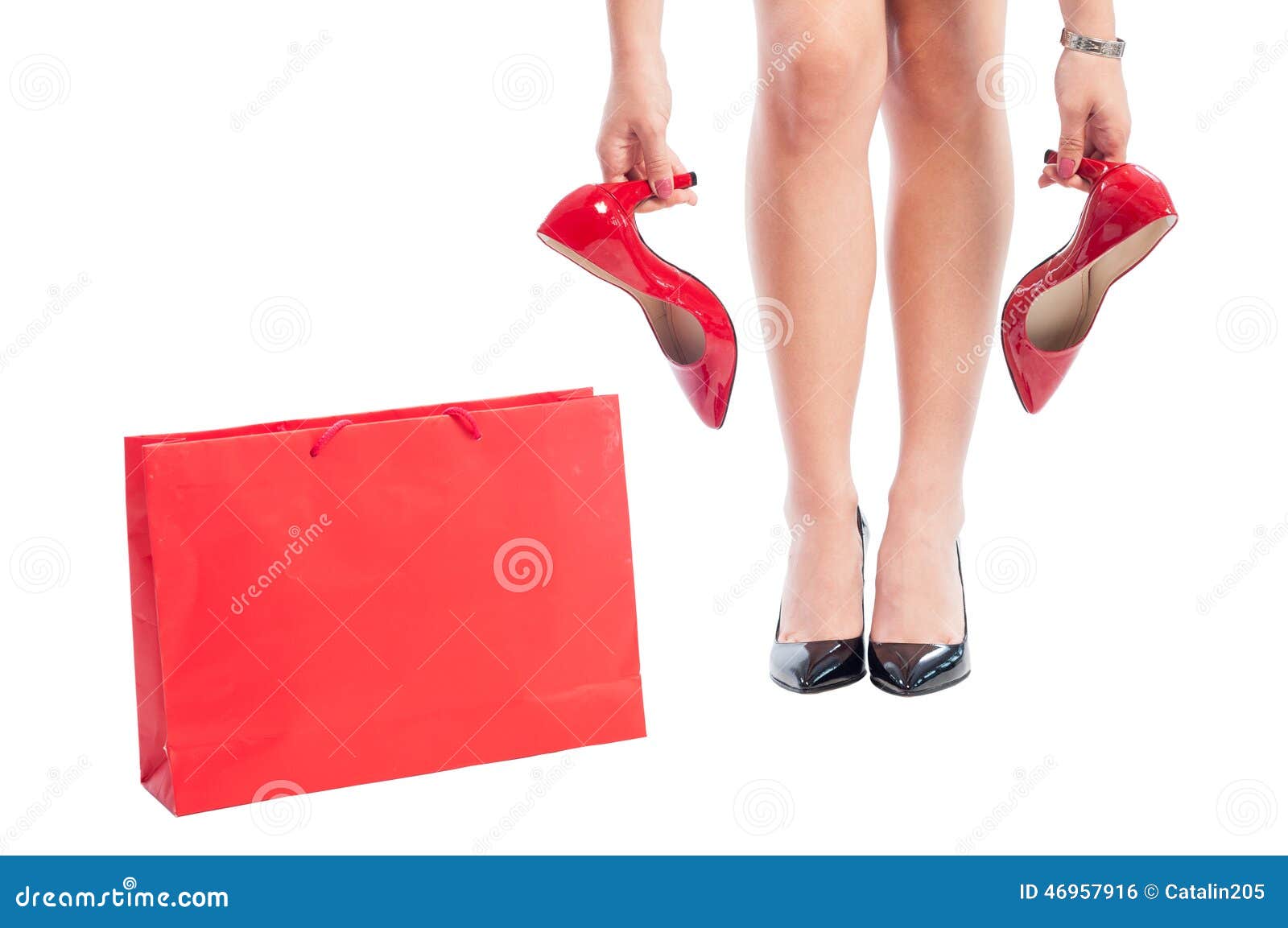 Mujer De Las Compras Que Compra Nuevos Zapatos Rojos Foto archivo - Imagen de muchacha, concepto: 46957916