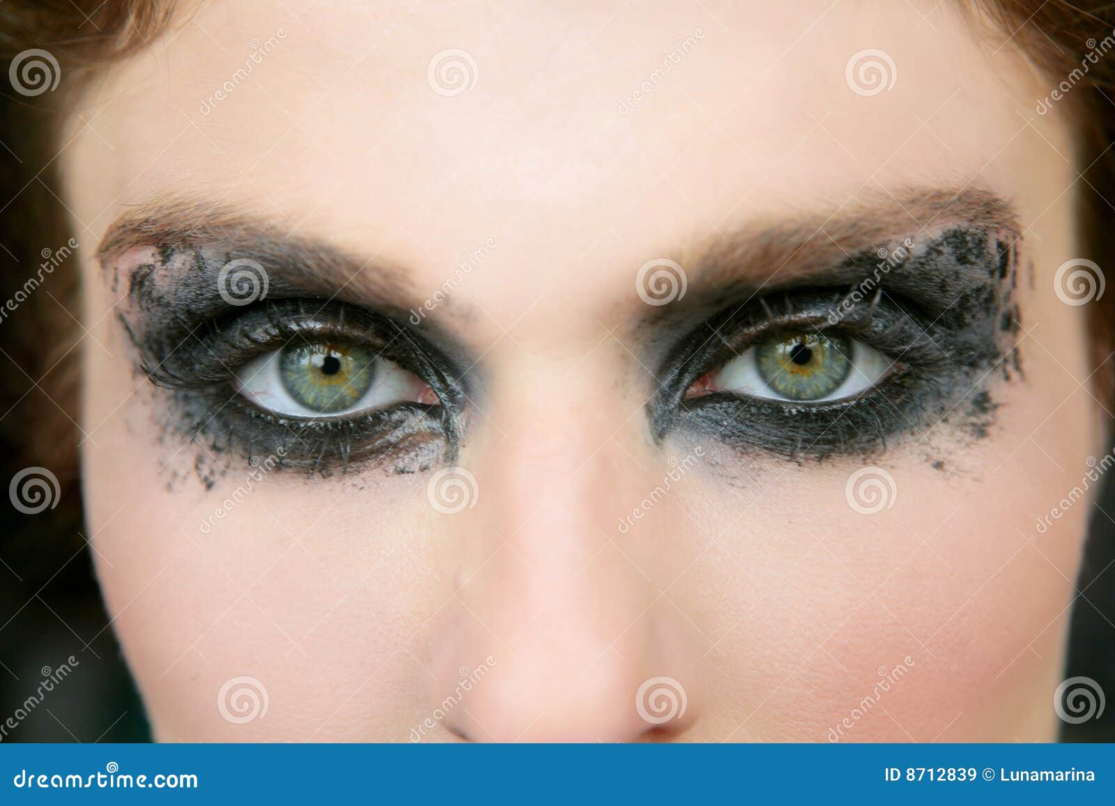 Mujer De Los Ojos Verdes, Sombra Ojo Negra Del Maquillaje Imagen de archivo - Imagen de mirada, macro: 8712839
