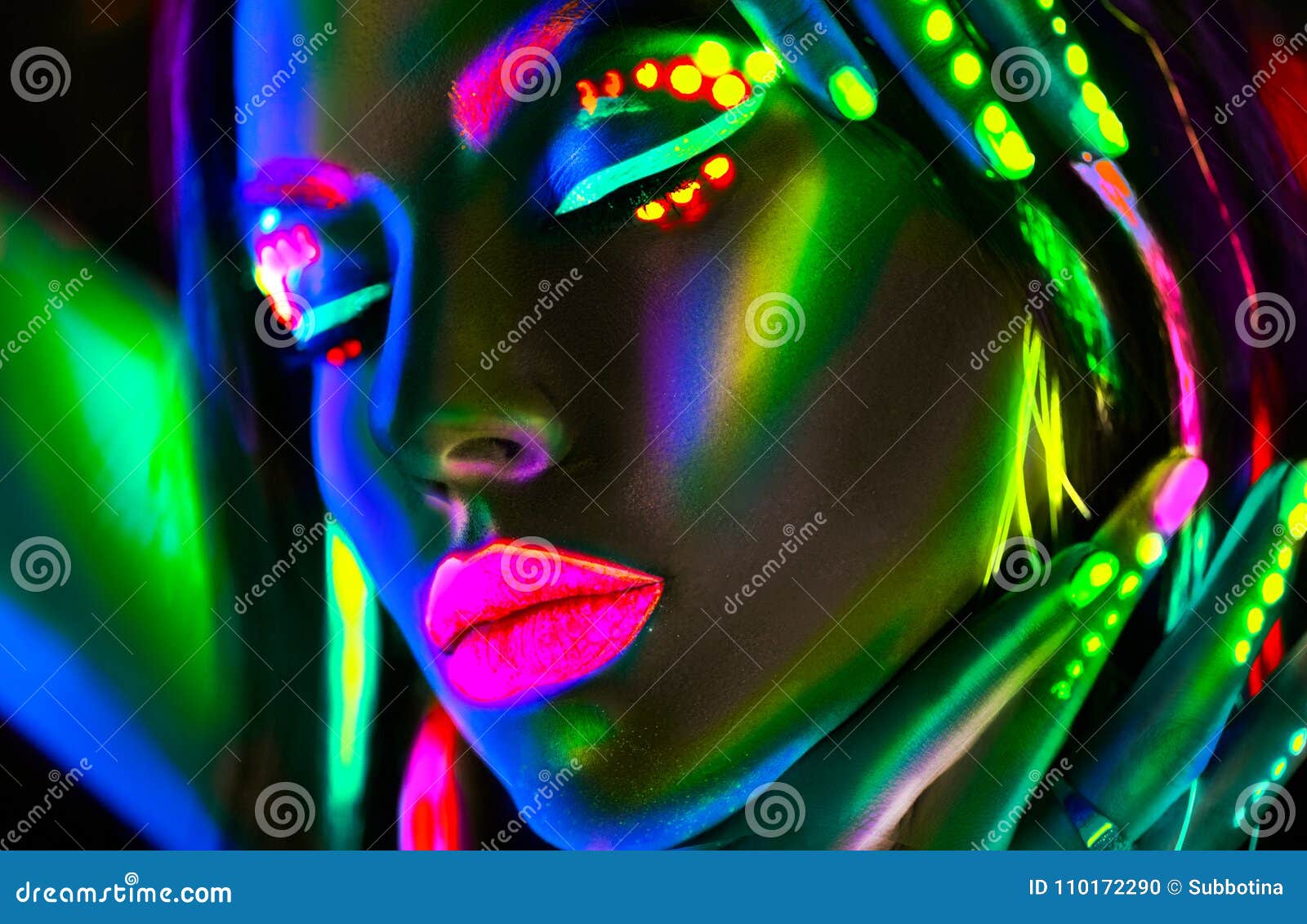 binario explosión Sudor Mujer Del Modelo De Moda En La Luz De Neón Muchacha Modelo Hermosa Con Maquillaje Fluorescente Colorido Foto de archivo - Imagen de danza, disco: 110172290 binario explosión Sudor Mujer Del Modelo De Moda En La Luz De Neón Muchacha Modelo Hermosa Con Maquillaje Fluorescente Colorido Foto de archivo - Imagen de danza, disco: 110172290