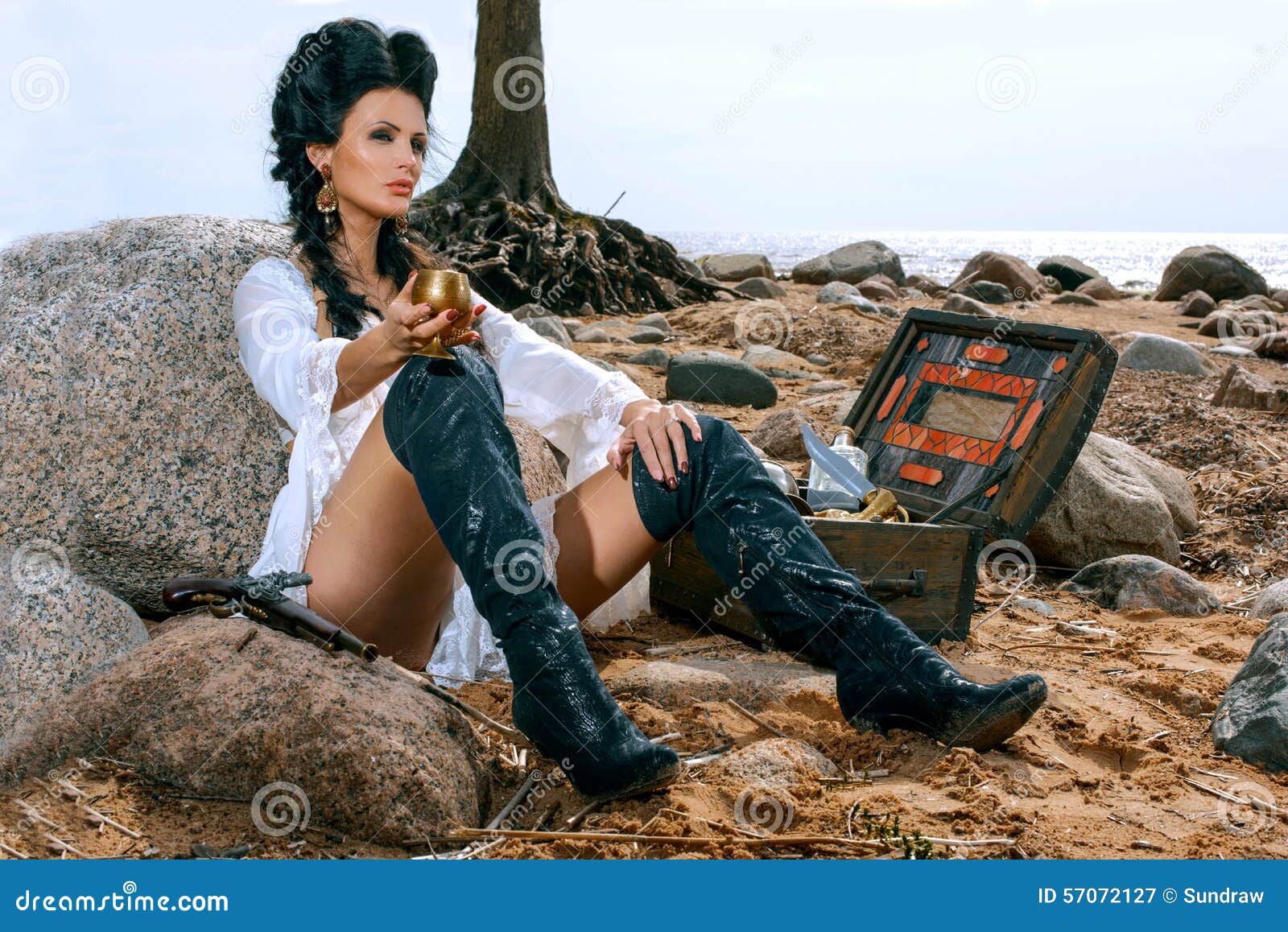 Mujer pirata fotos de stock, imágenes de Mujer pirata sin royalties