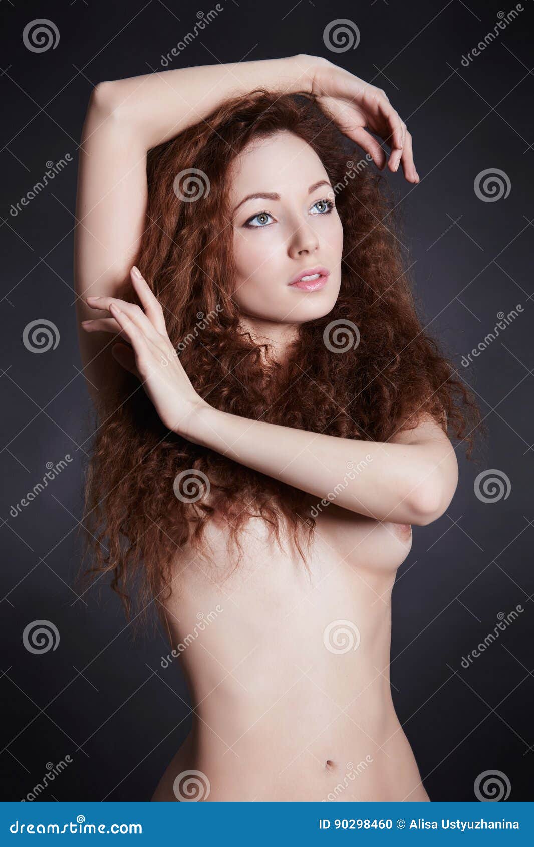 Mujer cabello largo desnuda