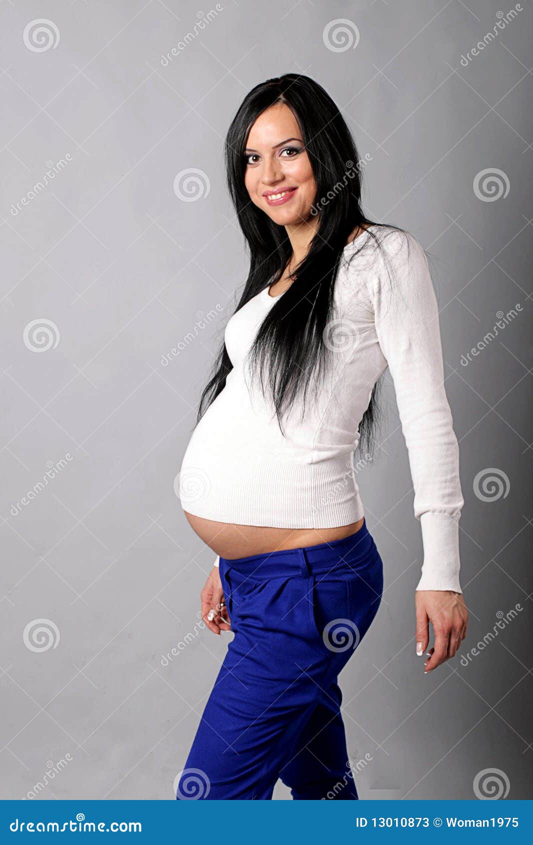 Mujer Embarazada Hermosa En Un Suéter Imagen de archivo - Imagen belleza, hermoso: 13010873
