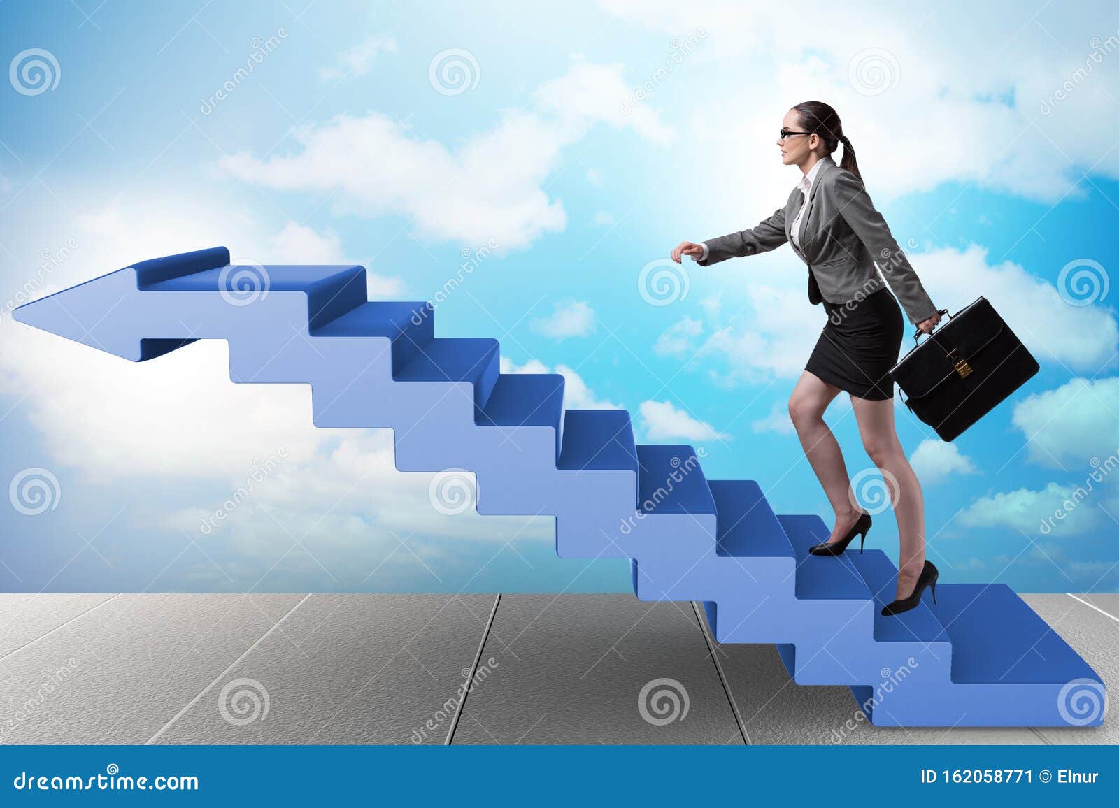 Mujer Empresaria Escalando La Carrera En El Concepto De Negocios Imagen de  archivo - Imagen de ambicioso, negocios: 162058771