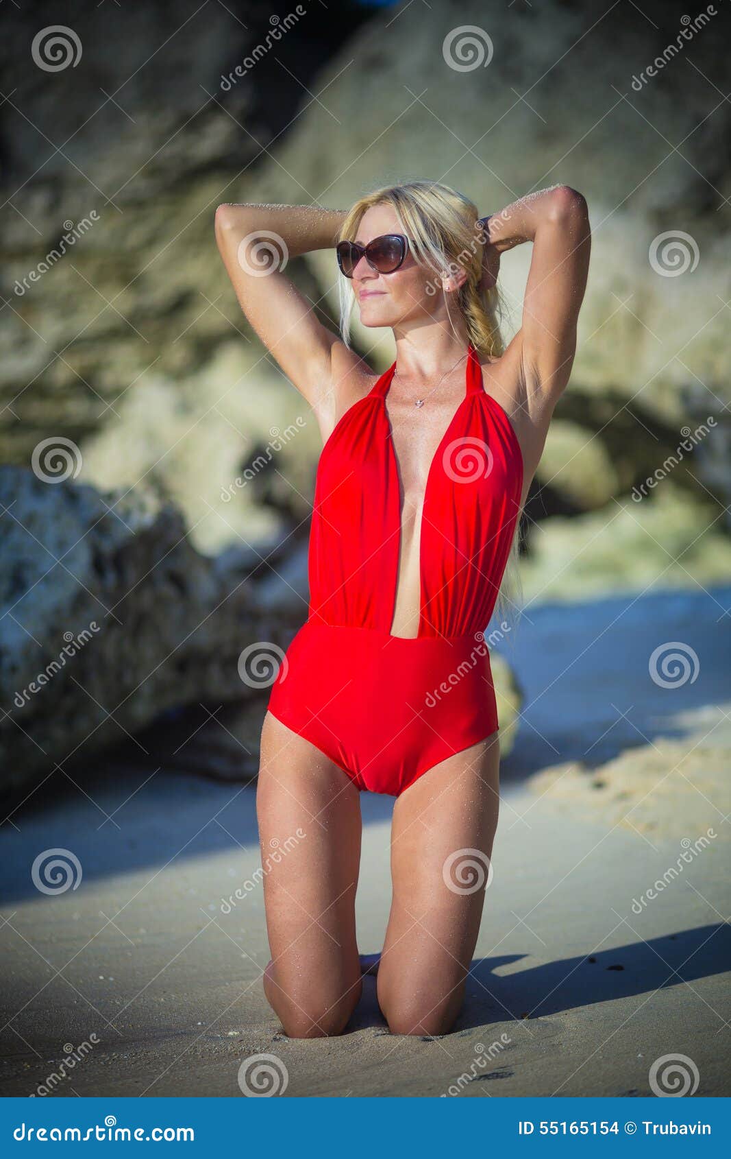 Mujer en bikini foto de archivo. Imagen de bikini, gente 55165154