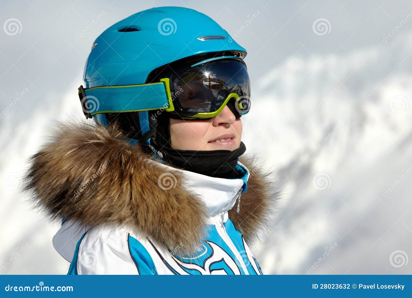 Mujer En Juego De Esquí, Casco Y Gafas De Sol Foto de archivo - Imagen de  agradable, gente: 28023632