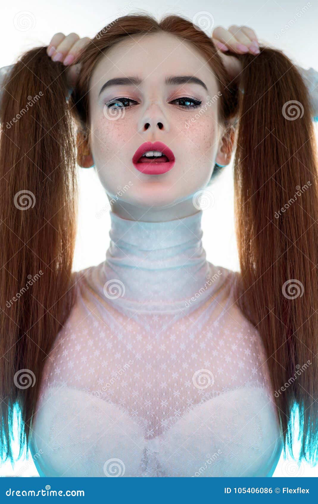 outfit blusa transparente blanca