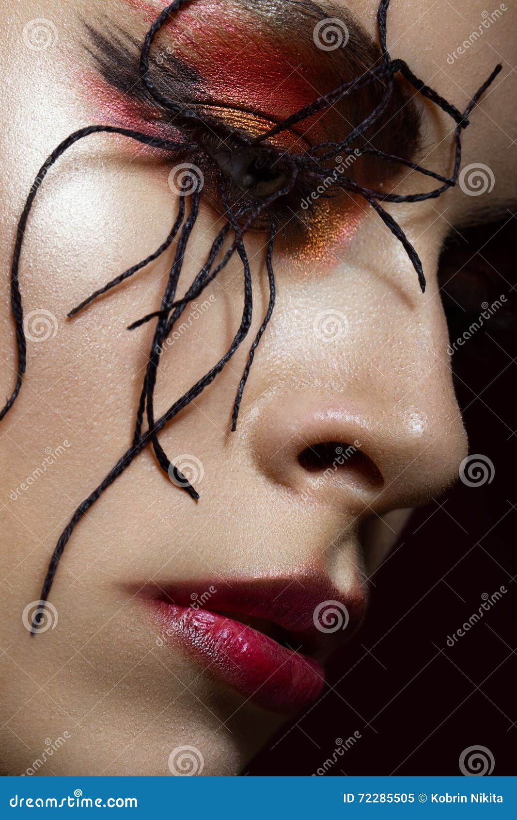 Mujer En La Imagen De La Araña Con Maquillaje Creativo Del Arte Cara De La  Belleza Cierre Para Arriba Imagen de archivo - Imagen de lipstick, piel:  72285505