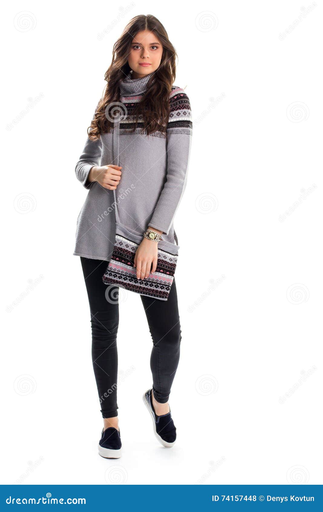 Marco Polo vértice Acechar Mujer en suéter gris largo foto de archivo. Imagen de sudadera - 74157448