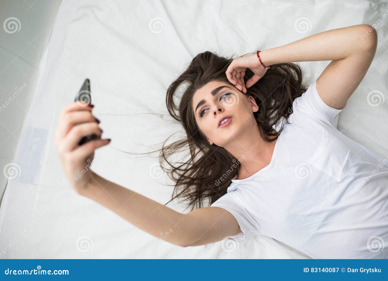 Mujer En Su Tomar De La Selfy Imagen Imagen de adulto, esfuerzo: 83140087