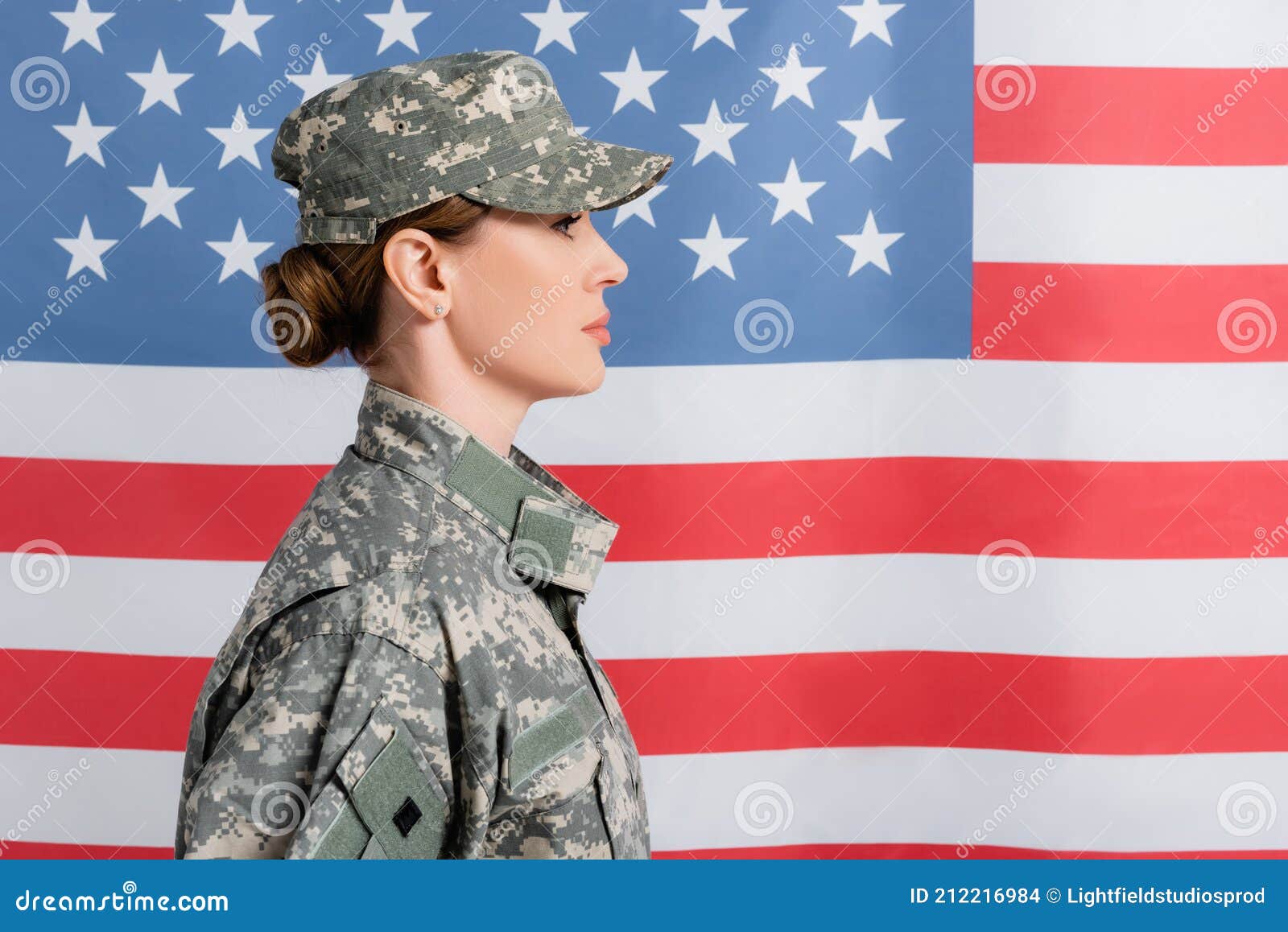 Mujer En Militar En Ee.uu. Foto de archivo Imagen de hermoso, patriotismo: 212216984