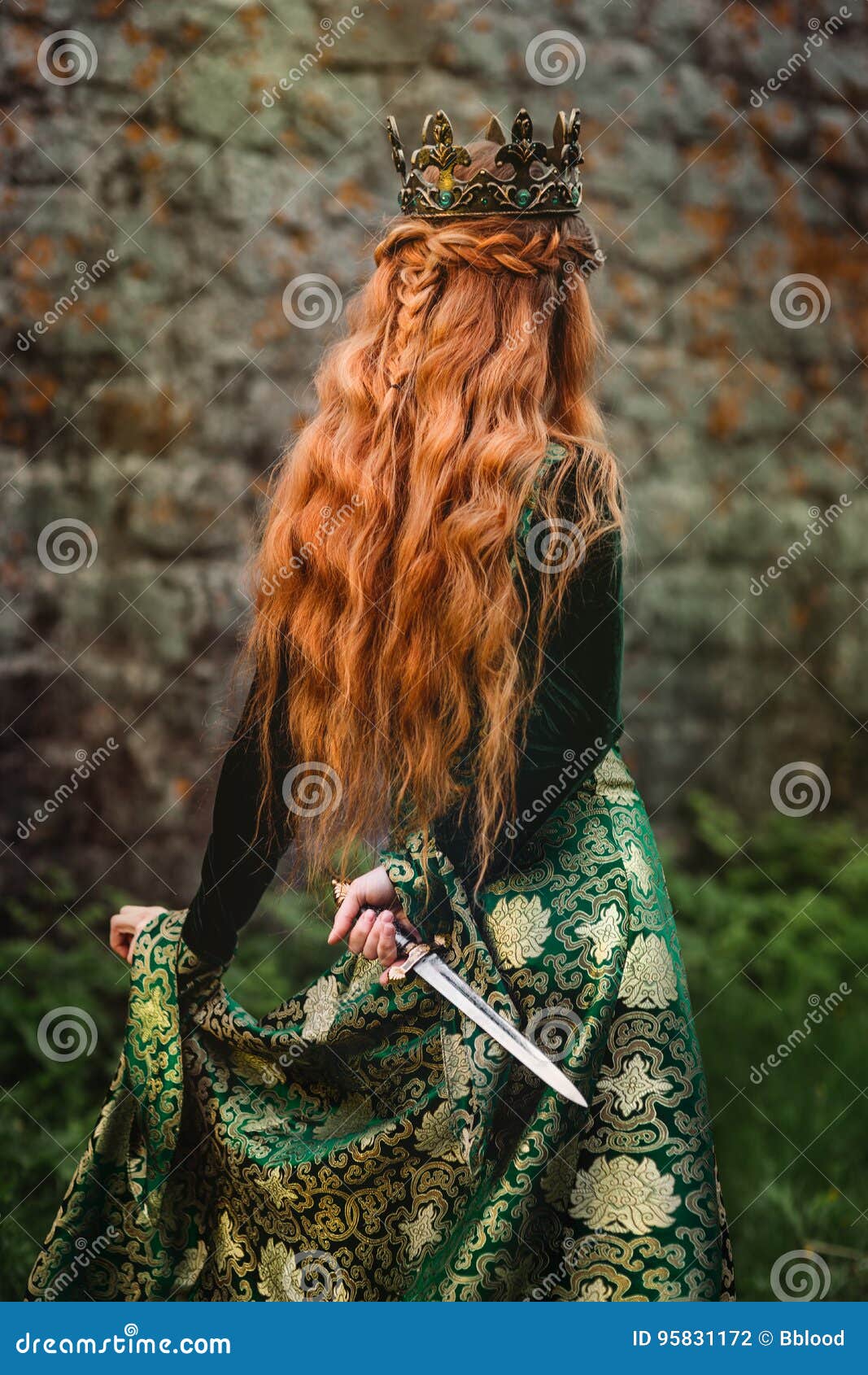Mujer En Vestido Medieval Verde Foto de archivo - Imagen de bola, princesa:  96979576