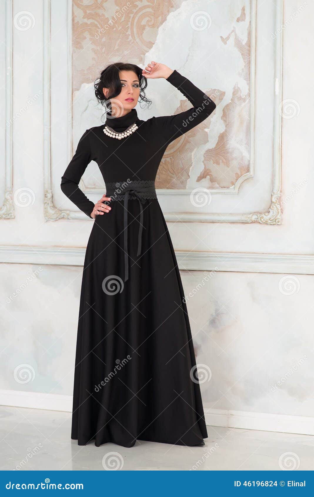 Mujer Negro Largo Elegante En Estudio Foto de archivo - Imagen de sensualidad: 46196824
