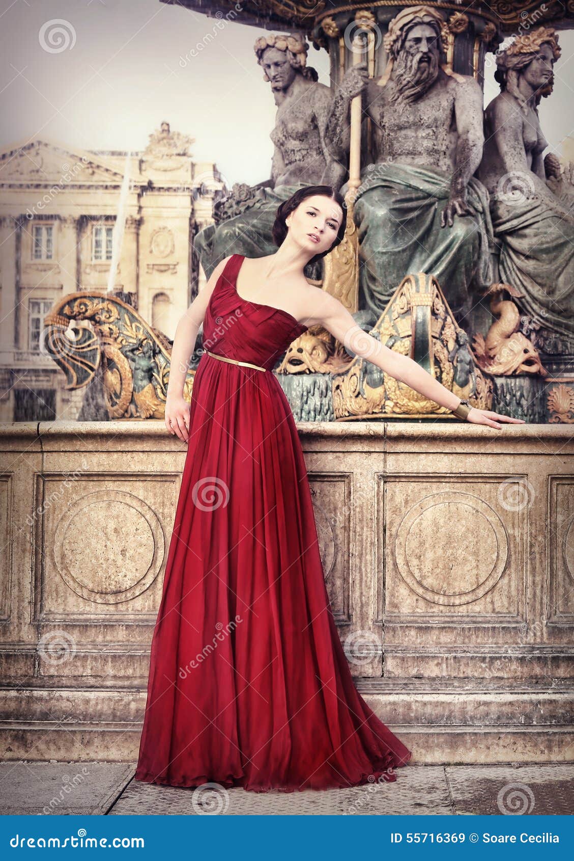Mujer Vestido Rojo, En París, Imagen de archivo - Imagen de elegante, lujo: 55716369