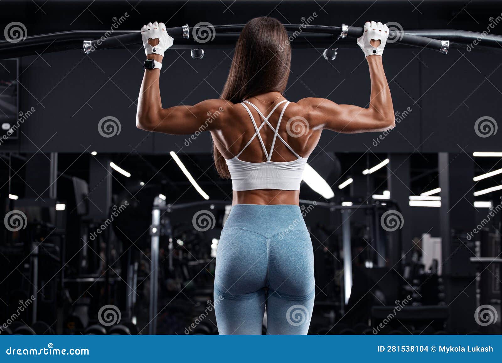 Mujer Fitness Haciendo Ejercicios De Maquillos Para Músculos De Espalda Que  Se Ejercitan En El Gimnasio . Entrenamiento Atlético D Foto de archivo -  Imagen de trasero, entrenamiento: 281538104