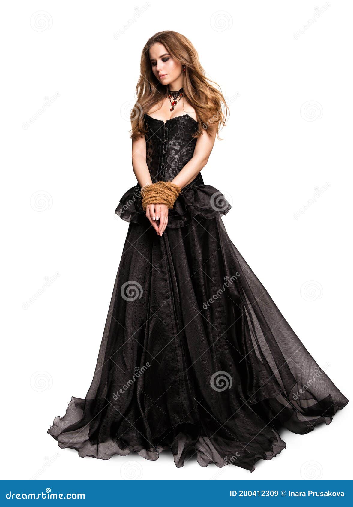 Mujer Gótica Con Vestido De Chiffon Negro, Manos Amarradas Por Rope, Modelo De Moda Retrato De Larga Completa Blanco Aislado Imagen de archivo - Imagen de adulto, vestido: 200412309 Mujer Gótica Con Vestido De Chiffon Negro, Manos Amarradas Por Rope, Modelo De Moda Retrato De Larga Completa Blanco Aislado Imagen de archivo - Imagen de adulto, vestido: 200412309