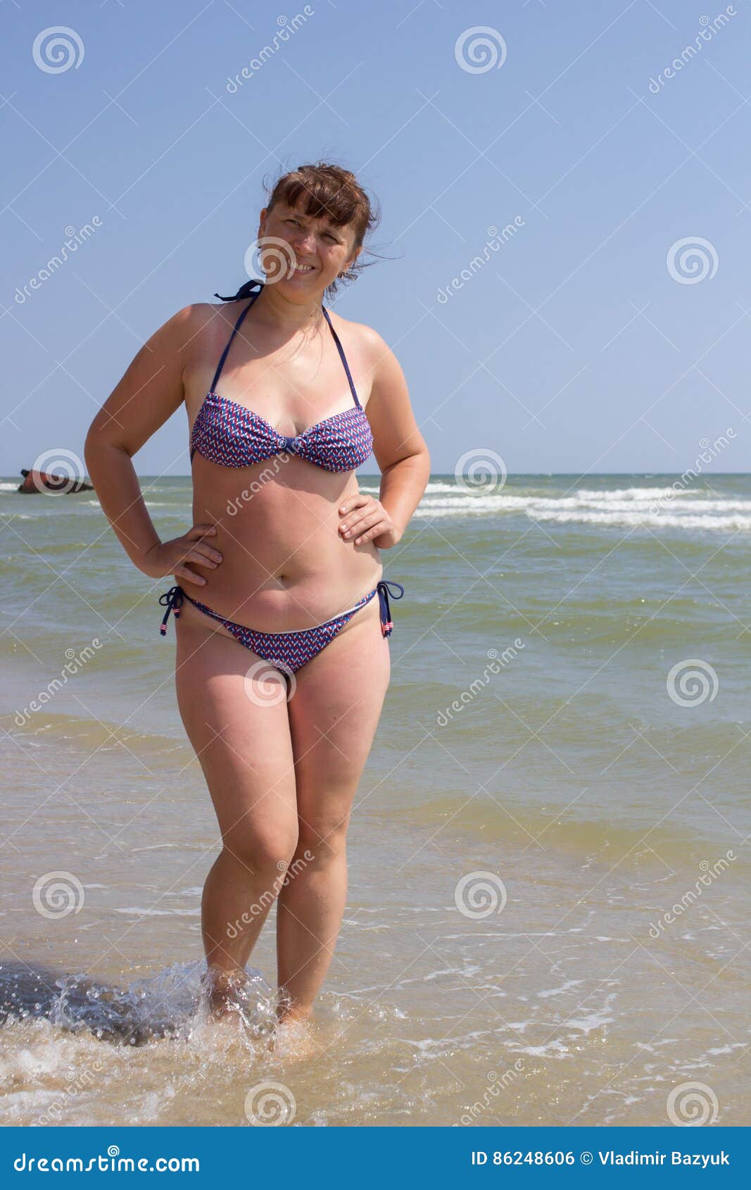 Mujer Gorda En Un Traje De Baño Foto de archivo - Imagen de swimsuit, resto: 86248606 Mujer Gorda En Un Traje De Baño Foto de archivo - Imagen de swimsuit, resto: 86248606