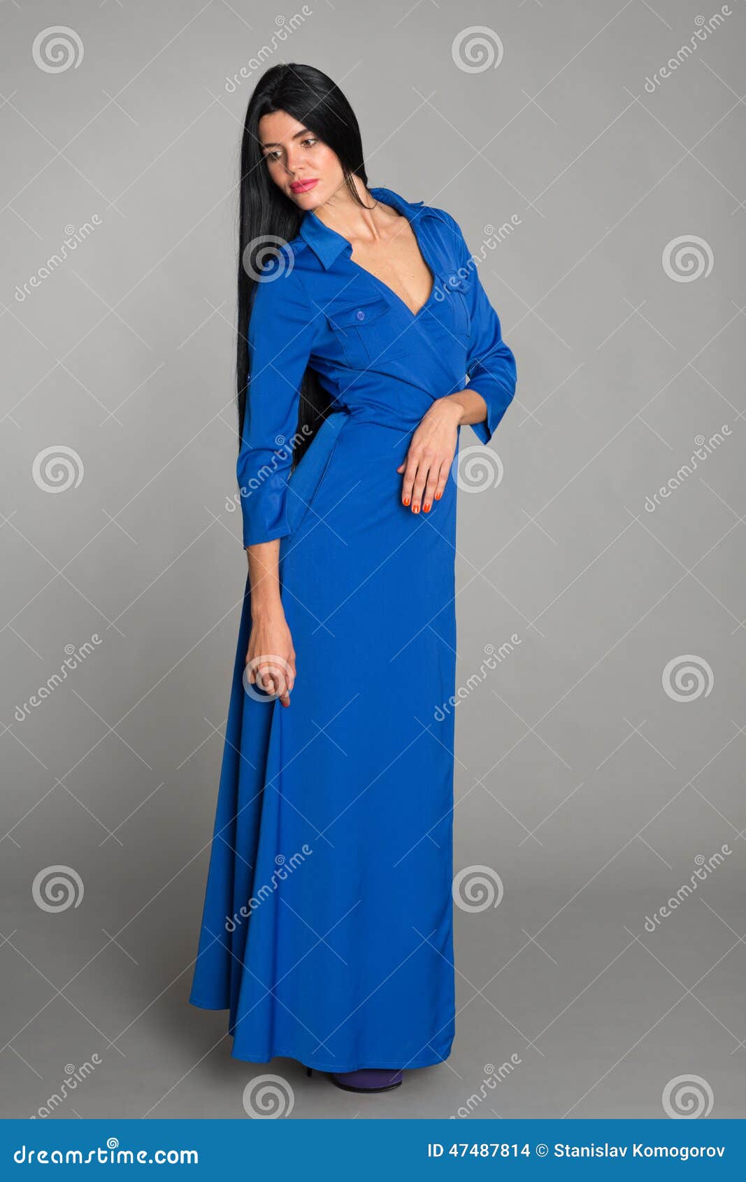 Mujer Hermosa Con El Pelo Negro En Un Vestido Azul Foto de archivo - Imagen de adulto, modelo: 47487814 Mujer Hermosa Con El Pelo Negro En Un Vestido Azul Foto de archivo - Imagen de adulto, modelo: 47487814