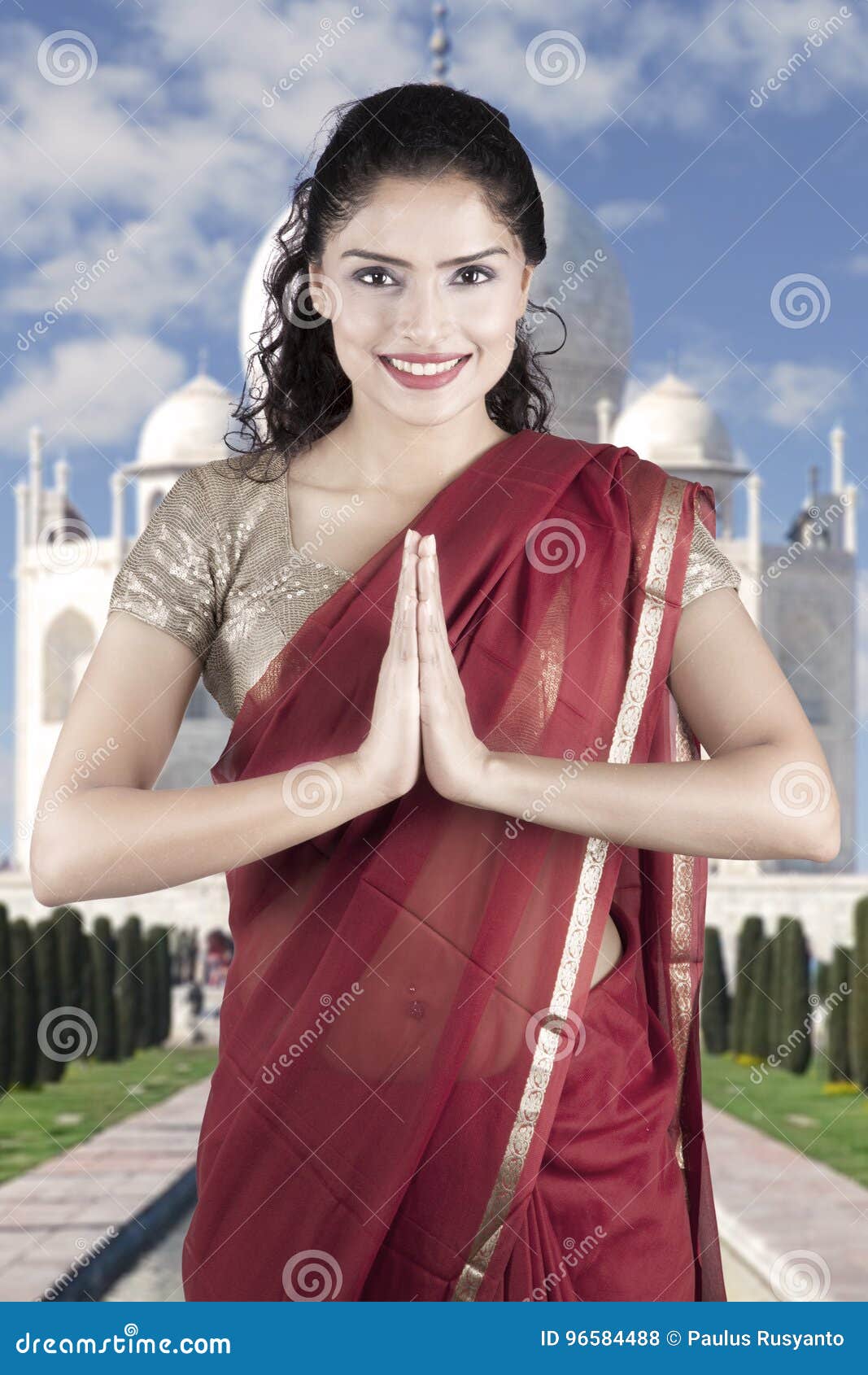 Mujer India Hermosa En Traje De Sari Foto de archivo - Imagen de atractivo, 96584488