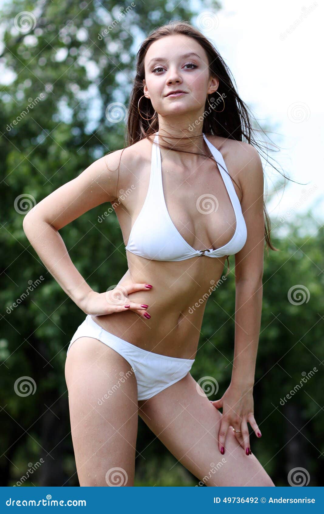 Joven Atractiva Hermosa En El Bikini Blanco Foto de archivo - Imagen de persona, 49736492