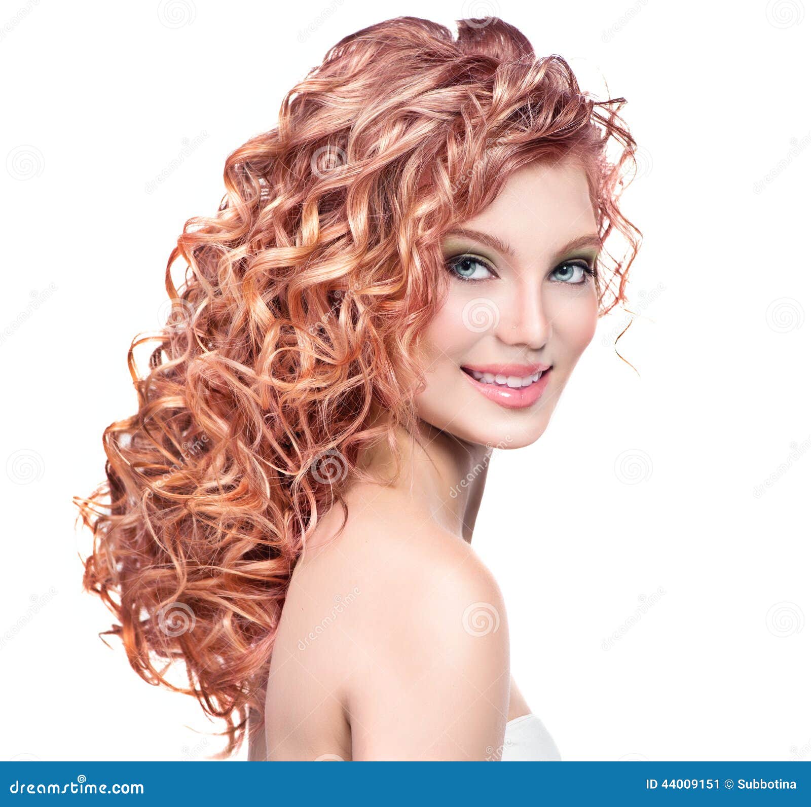 Joven Mujer Con Pelo Rizado Rojo Imagen de archivo - Imagen de sonrisa,  embrollo: 44009151, image size:1600x1592