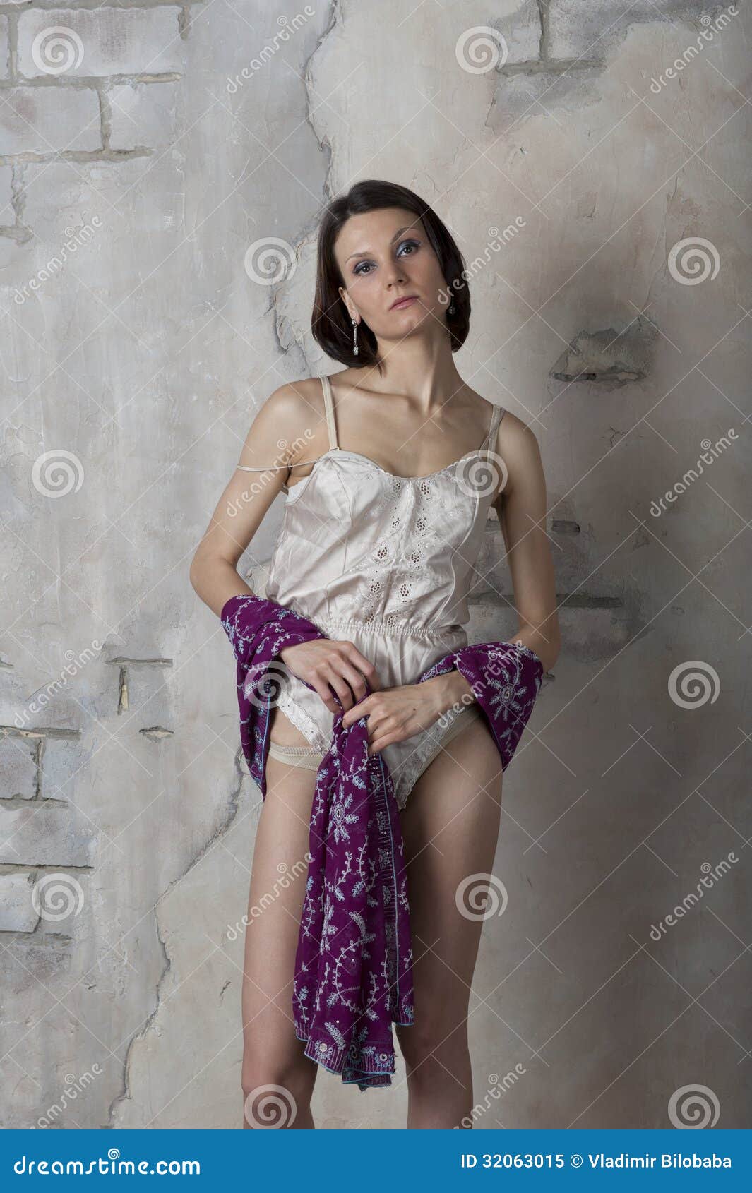Mujer En Una Ropa Interior Imagen archivo - Imagen maquillaje, tristeza: 32063015