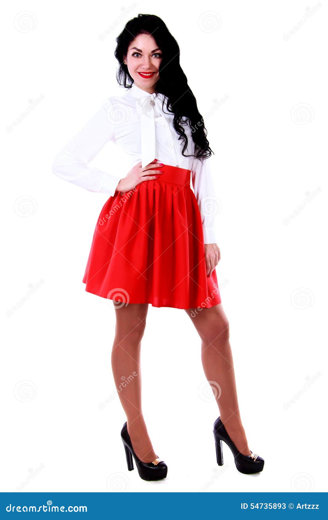 Mujer Joven Hermosa En Una Blusa Blanca Y Una Falda Roja Imagen de archivo  - Imagen de modelo, feliz: 54735893