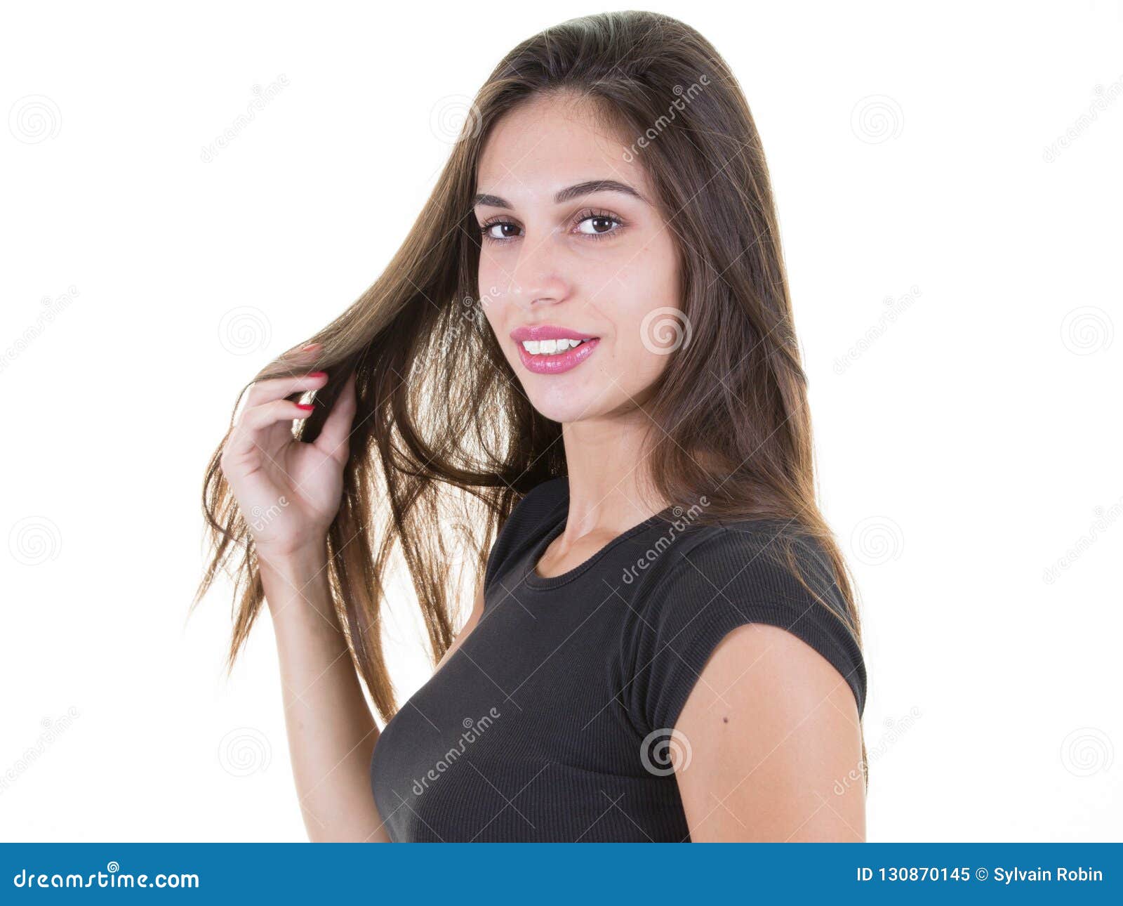 Mujer Joven Morena Hermosa Con El Pelo Largo En El Fondo Blanco Imagen De Archivo Imagen De