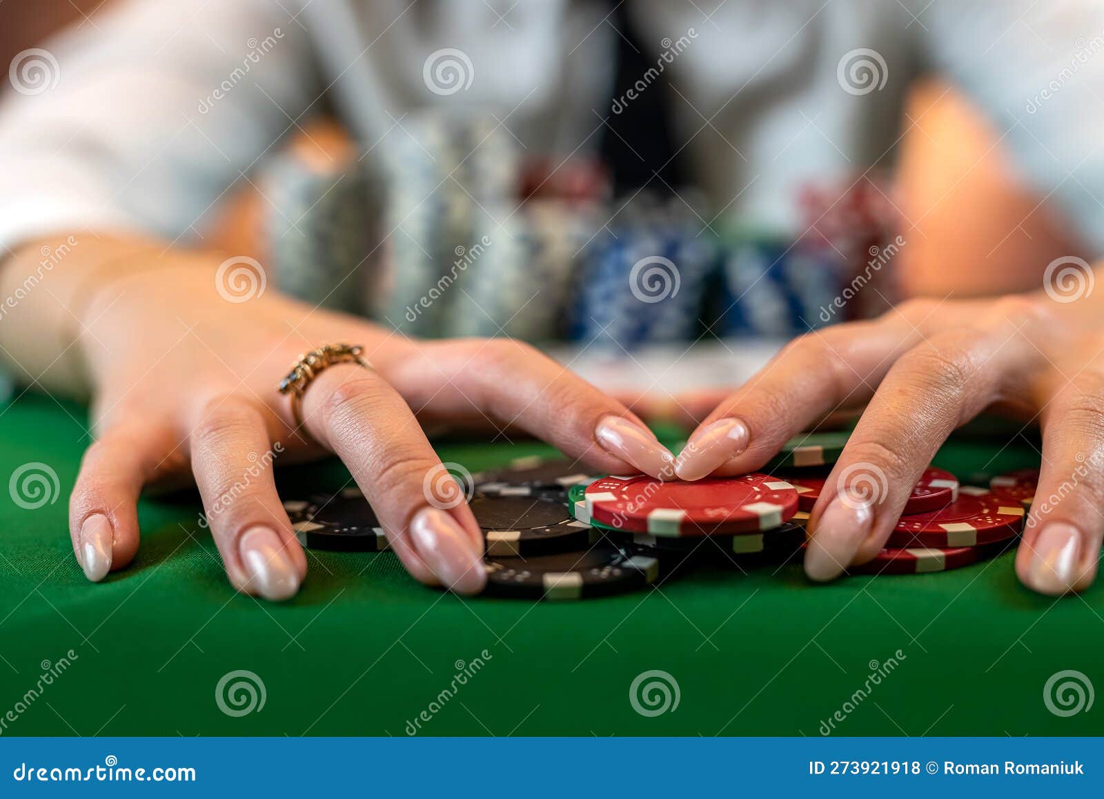 Emoción en las mesas de póquer