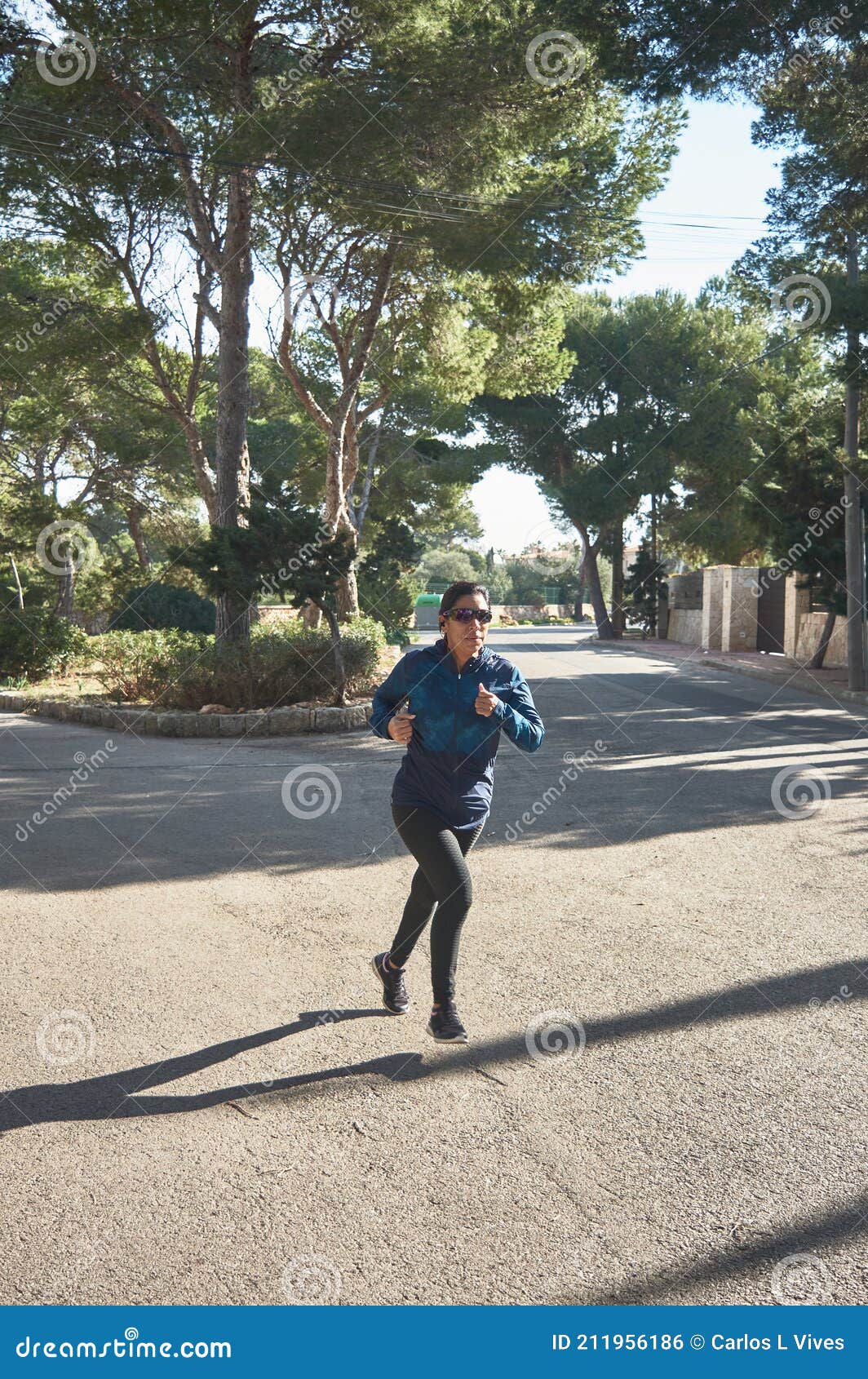 Mujer Latina De Mediana Edad Vestir Ropa Deportiva Entrenamiento Hacer Ejercicios Físicos Plank Situps Escaladores Paso Quemar Cal Foto de archivo - Imagen de actividad, hembra: 211956186 Mujer Latina De Mediana Edad Vestir Ropa Deportiva Entrenamiento Hacer Ejercicios Físicos Plank Situps Escaladores Paso Quemar Cal Foto de archivo - Imagen de actividad, hembra: 211956186