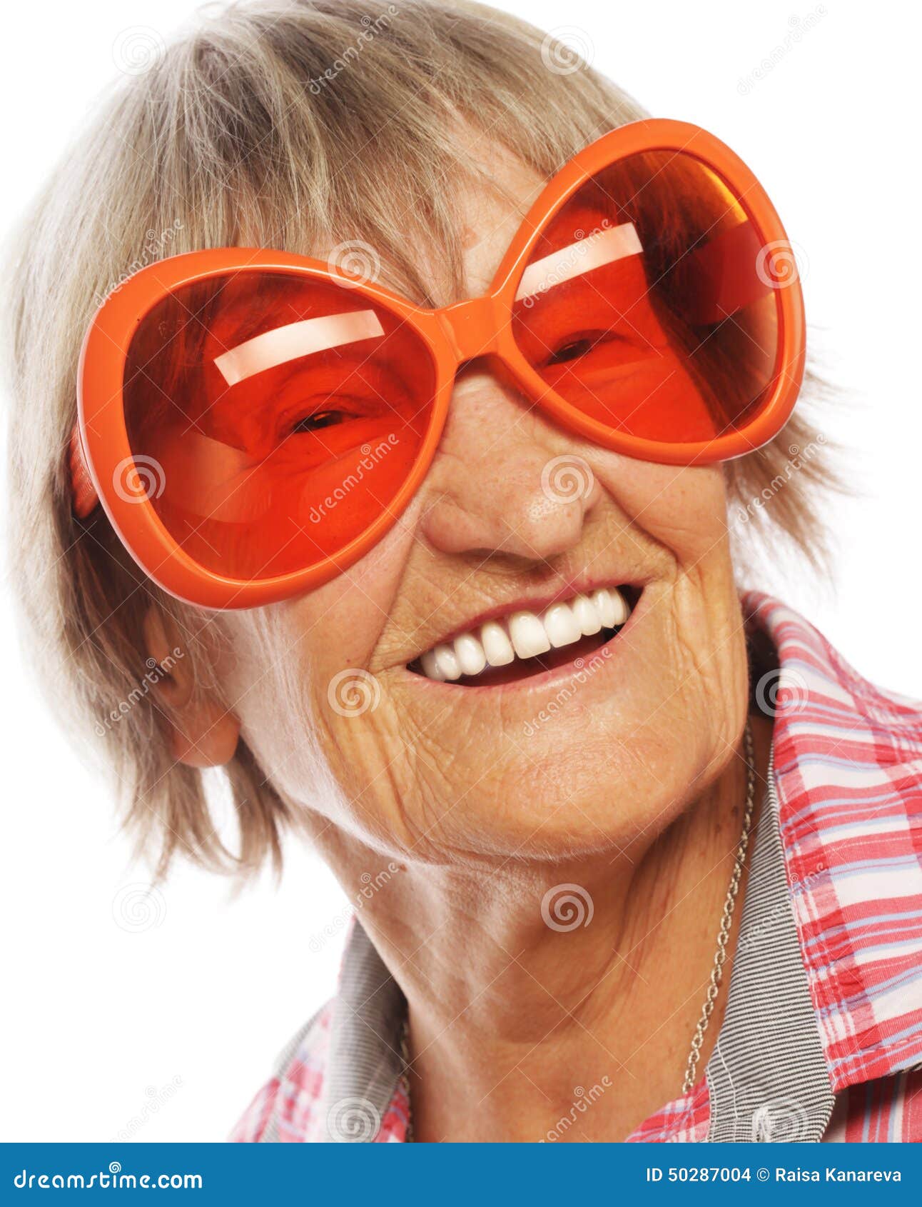 Mujer Mayor Que Lleva Las Gafas Sol Grandes Foto de archivo - de envejecimiento, anaranjado: 50287004