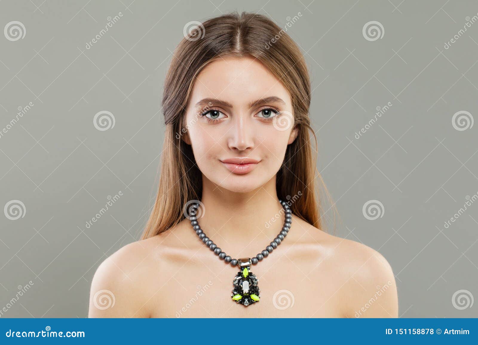 Mujer Modelo Hermosa Collar De Las Perlas de archivo Imagen de cuidado, perla: 151158878