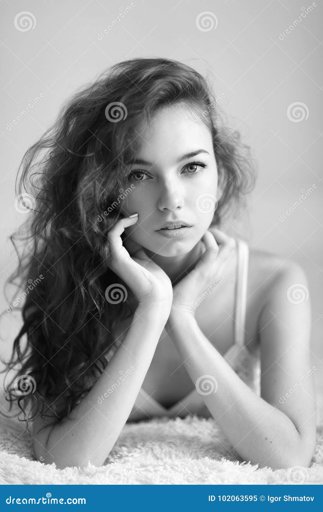 Mujer Muy Hermosa Y Atractiva Imagen de archivo Imagen de encanto