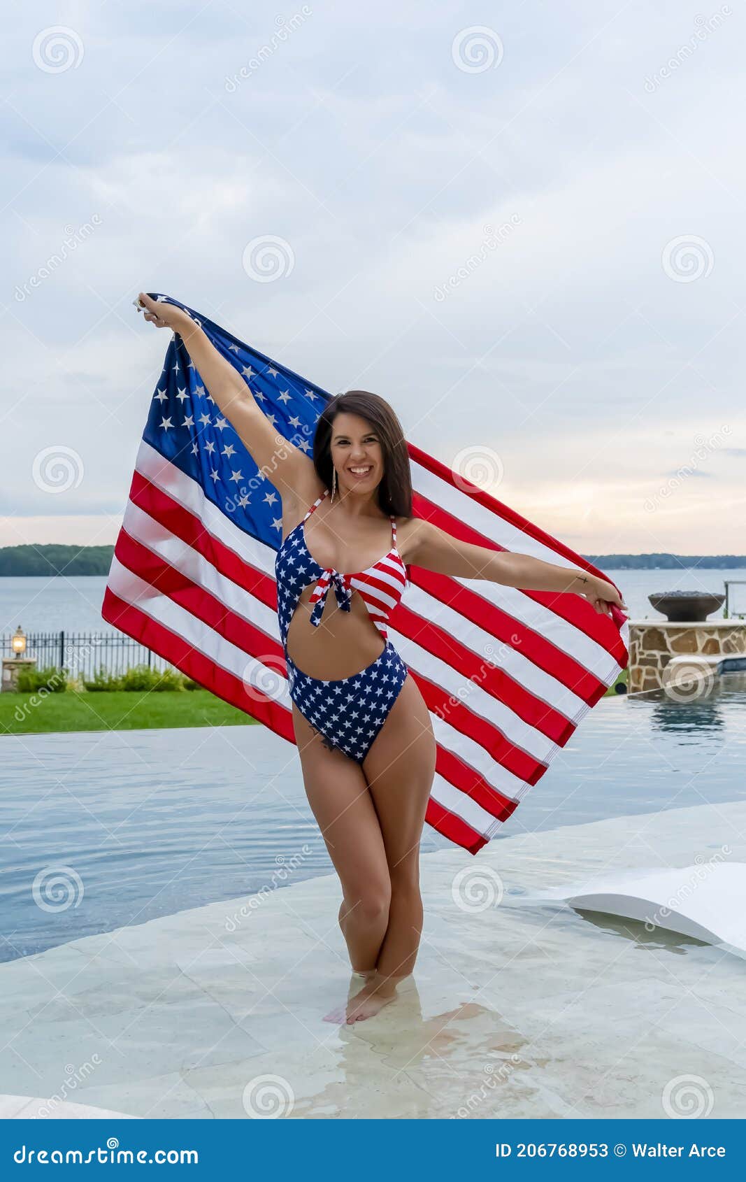 Obediente Tender Actuación Mujer Patriótica Con Traje De Baño Bikini Imagen de archivo - Imagen de  oscuro, encantador: 206768953