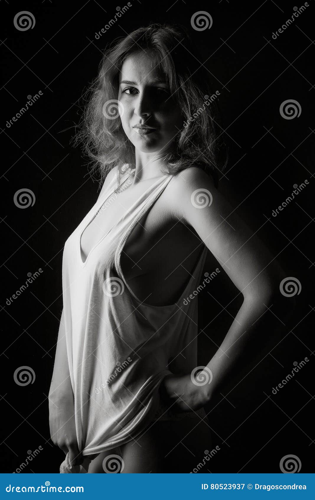 Mujer Sensual Caliente En Camiseta Mojada Imagen de archivo - Imagen de  hermoso, sujetador: 80523937