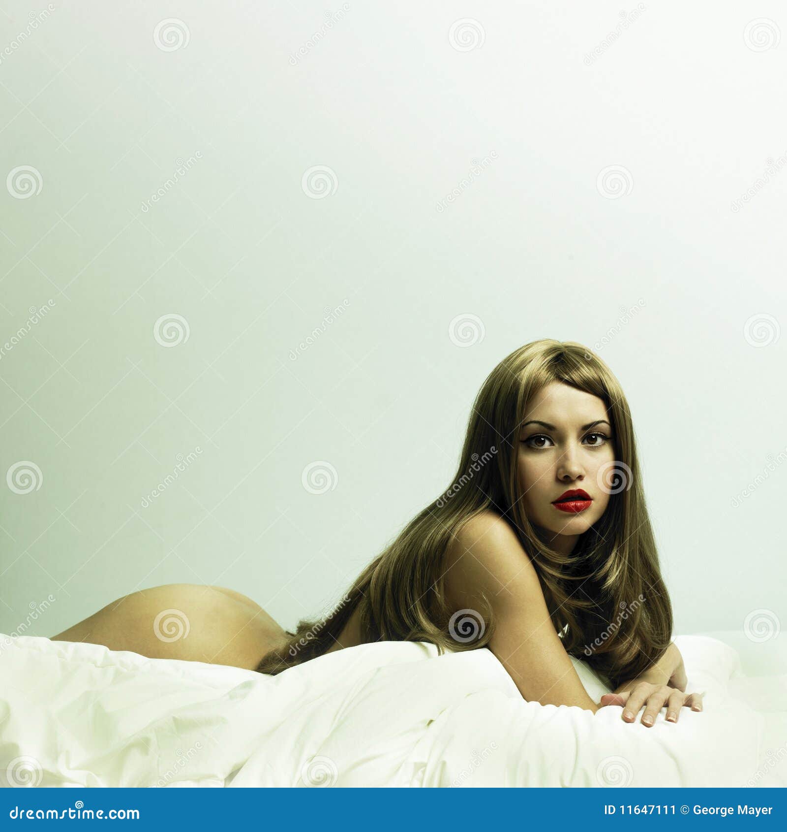 Mujer Sensual Joven En Cama Imagen De Archivo Imagen