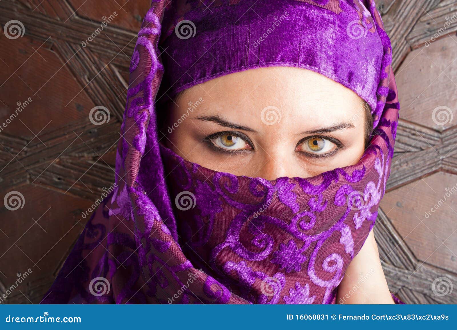 Mujer Vestida Traje Del Saharaui Imagen de archivo Imagen de oriental,