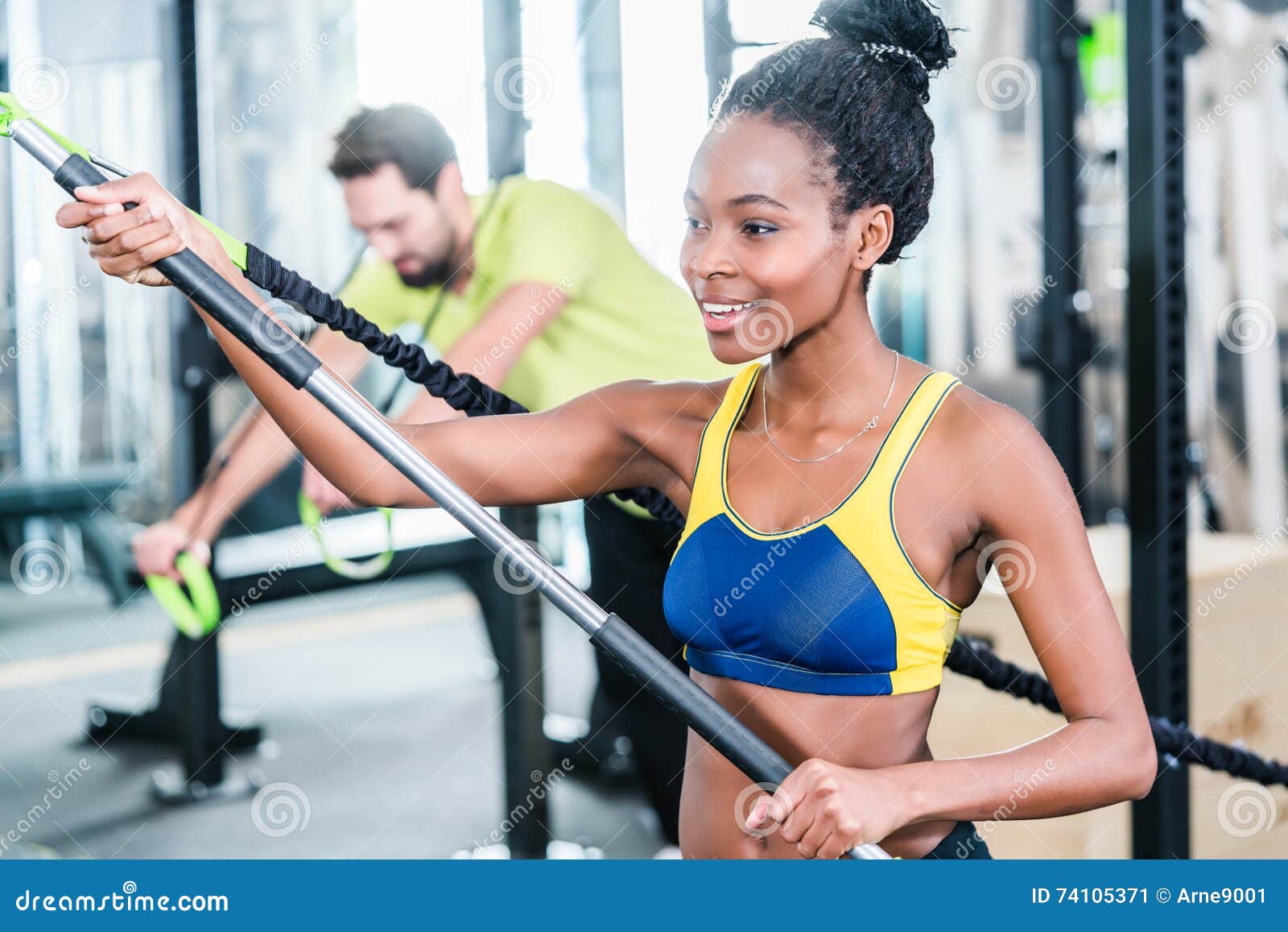 Mujer Y Hombre En El Entrenamiento Funcional Para Una Mejor