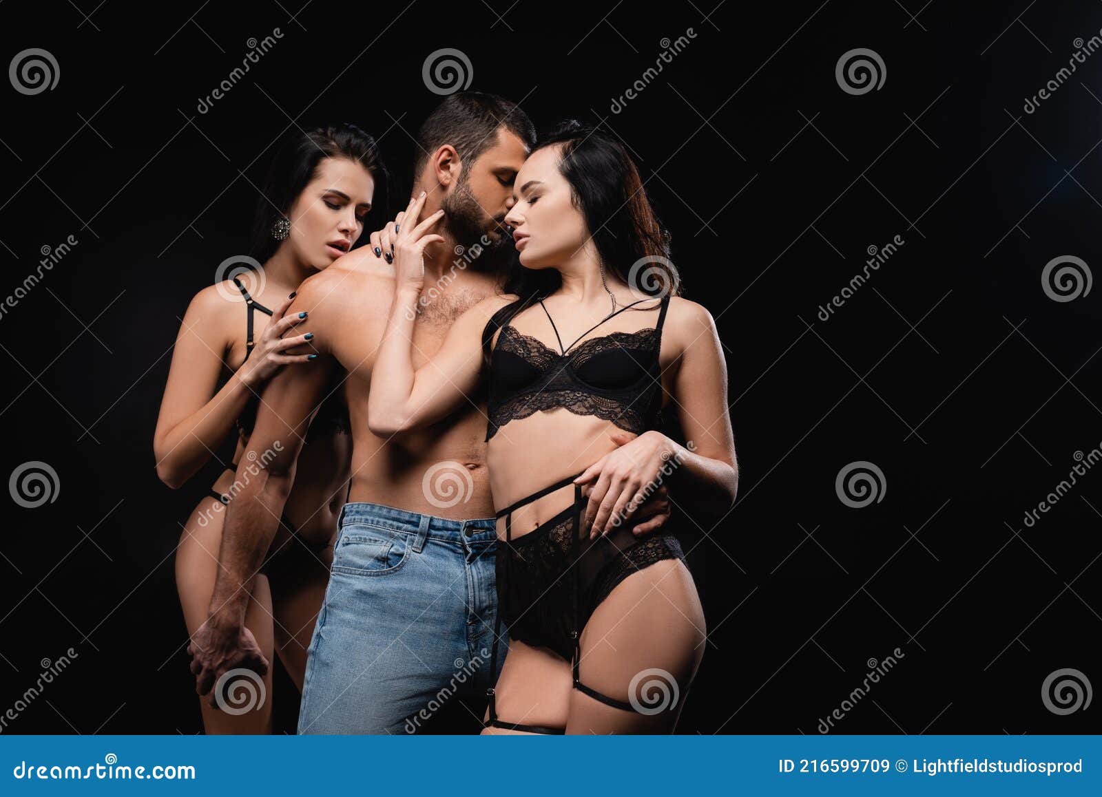 Mujeres Apasionadas En Ropa Interior Abrazando Sexy Imagen de archivo -  Imagen de hombres, shirtless: 216599709