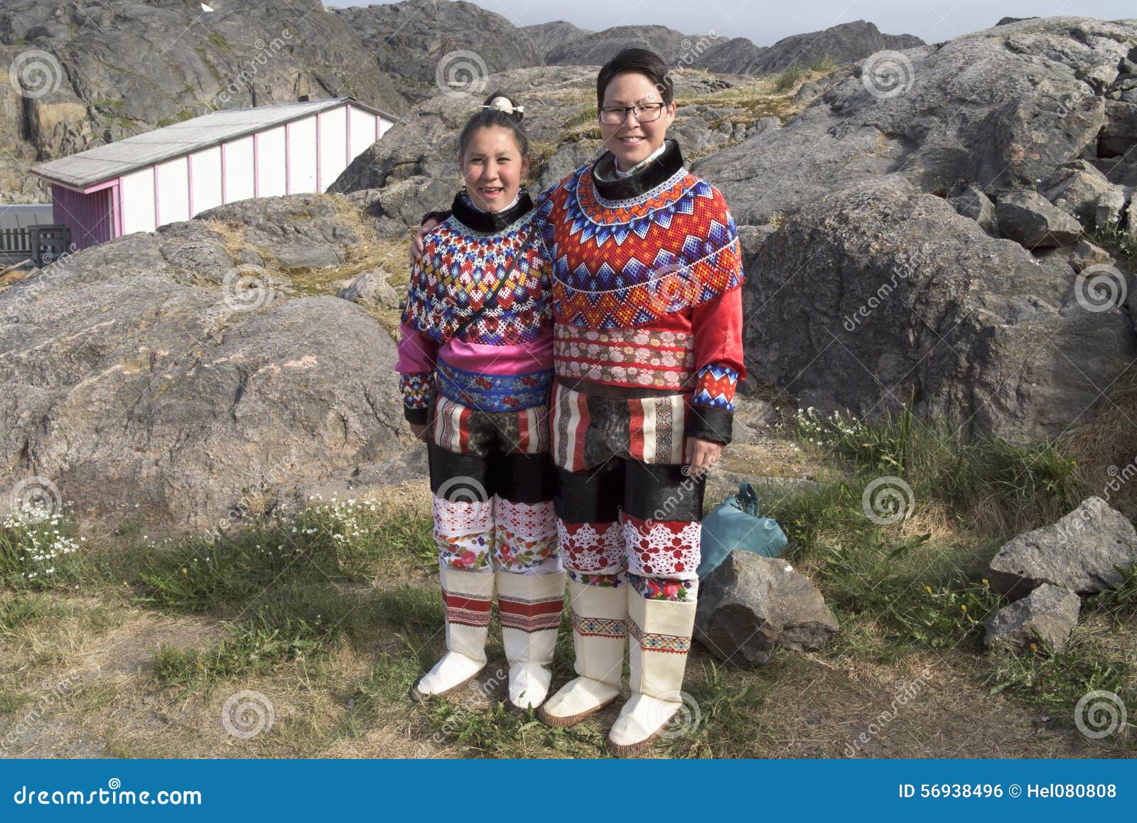 Paquete o empaquetar diapositiva fecha Mujeres Del Inuit En Groenlandia Foto editorial - Imagen de inuit, mujer:  56938496