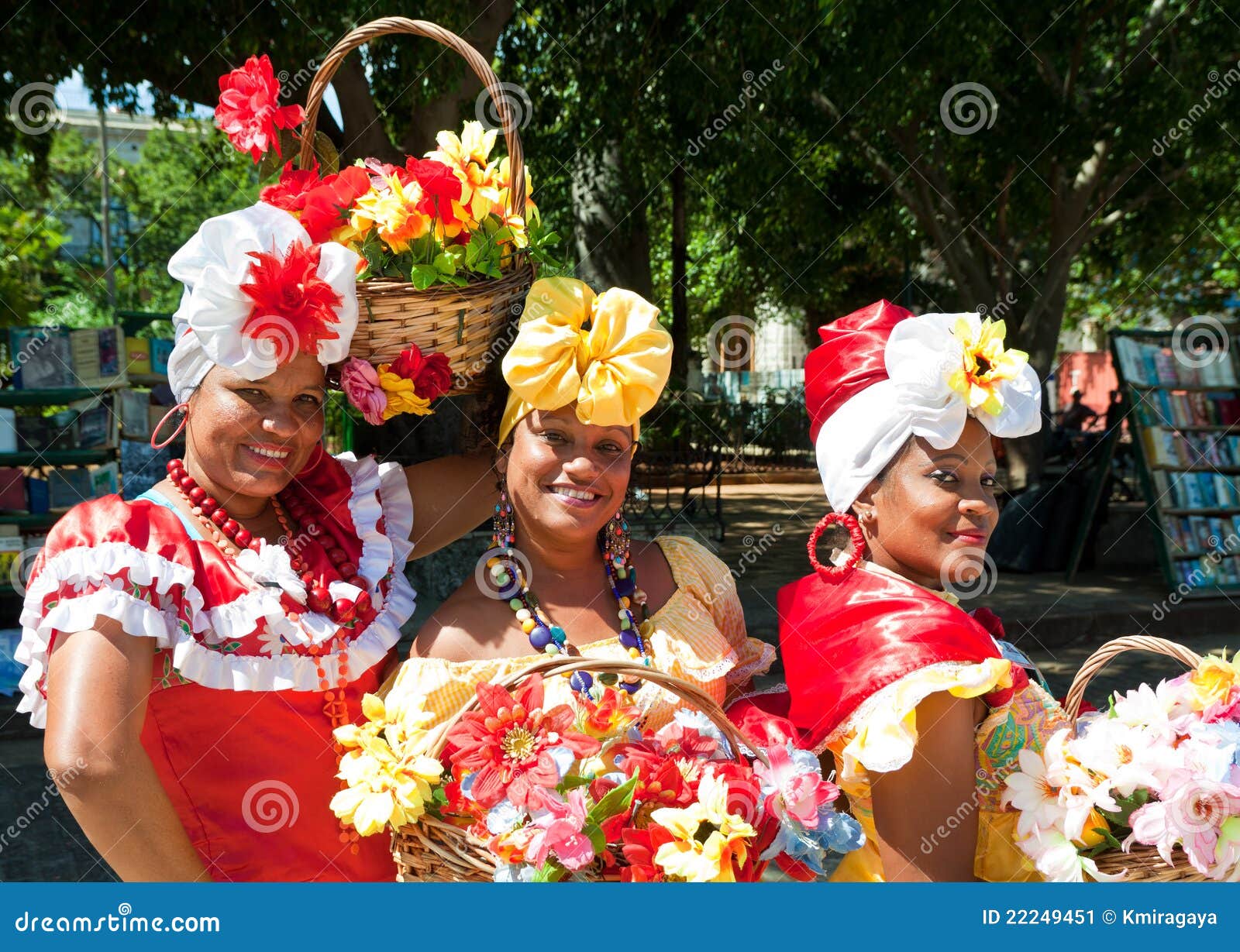 Mujeres En Ropa Típica En La Vieja Foto editorial - Imagen havana, cuba: 22249451