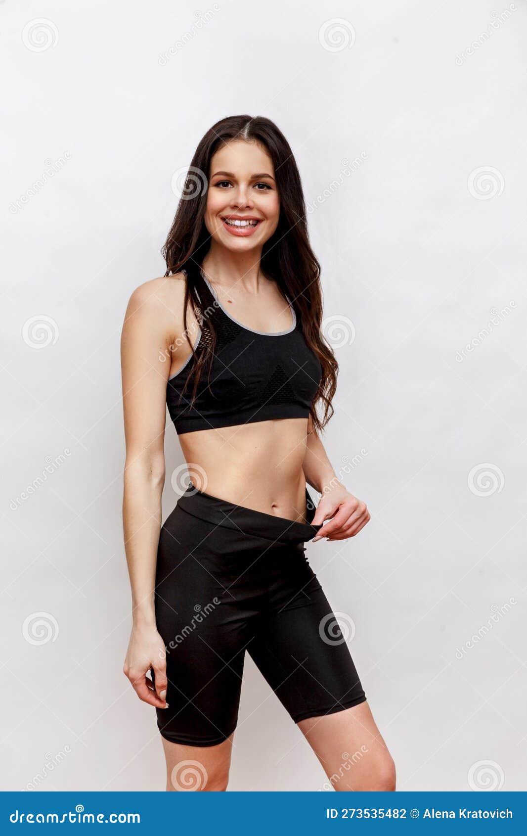 Mujeres Felices En Ropa Deportiva Muestran Su Pérdida De Peso. Foto de  archivo - Imagen de dieta, hermoso: 273535482