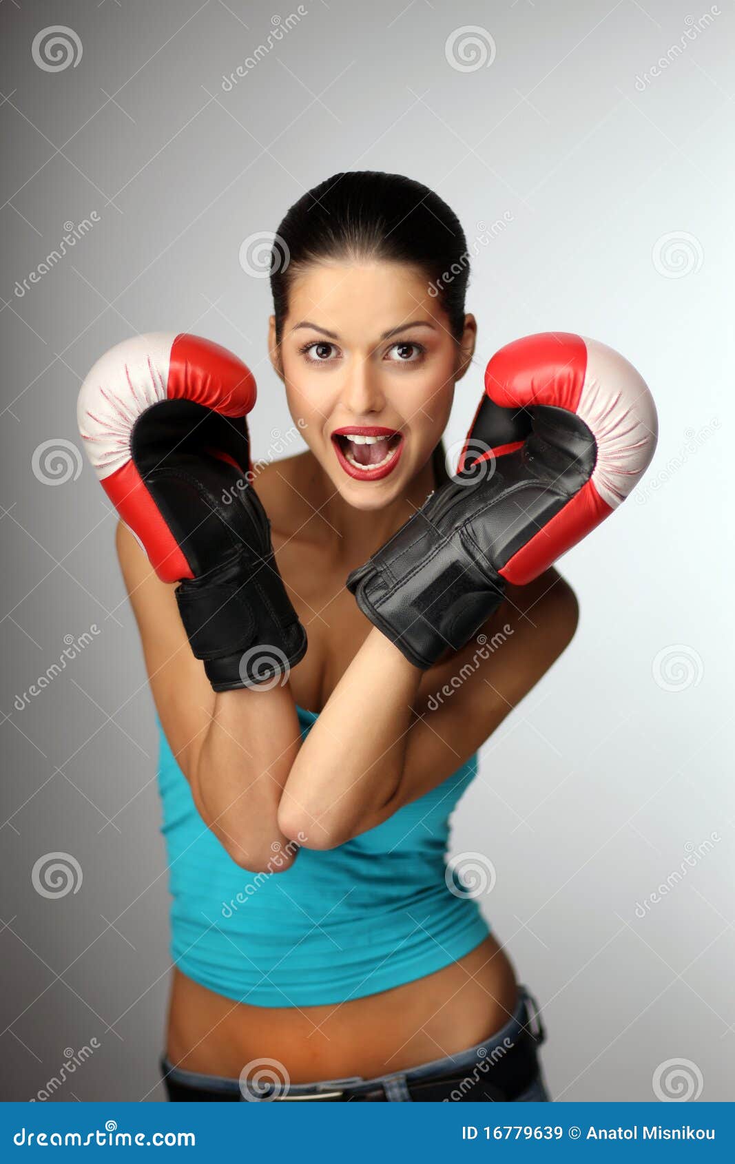 Mujeres Hermosas Jovenes Con Los Guantes De Boxeo. Imagen de archivo -  Imagen de deporte, lucha: 16779639