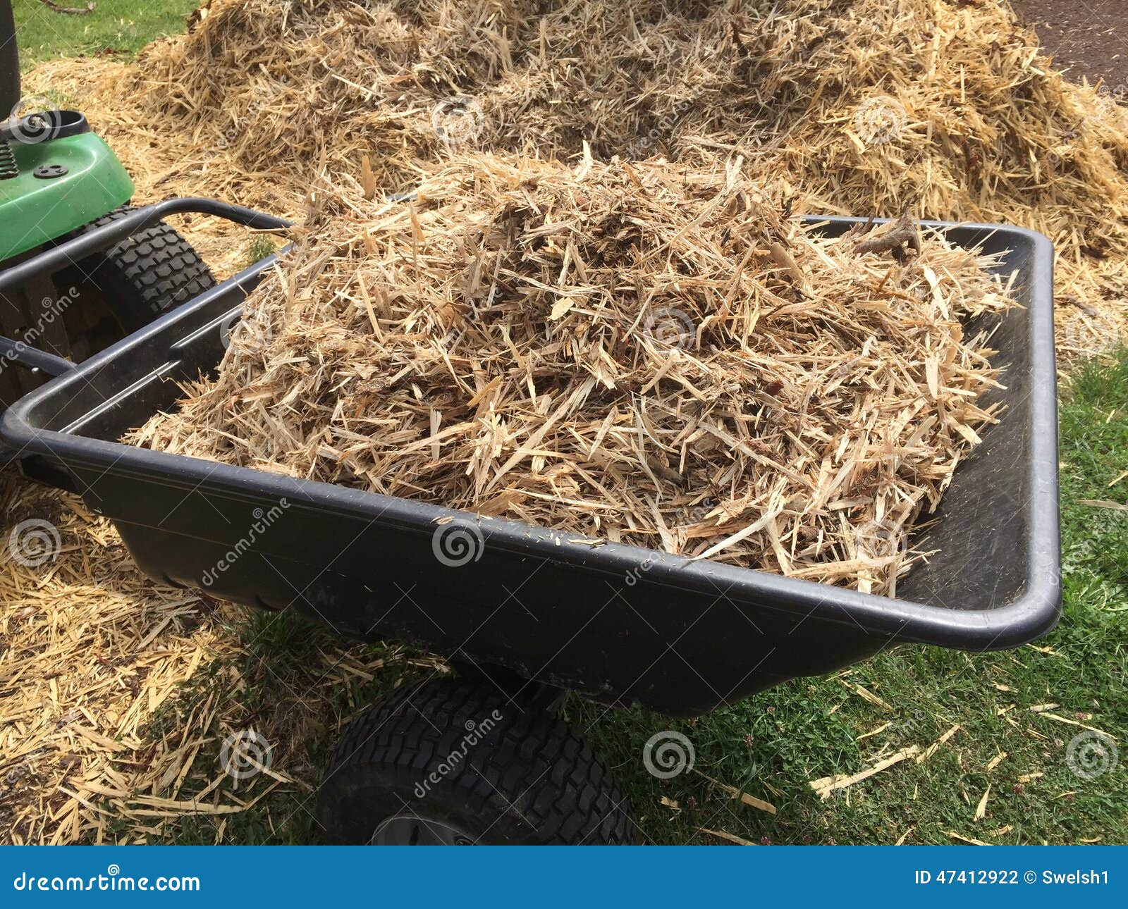 Mulch in trailer stock photo. Image of barrow, work, mulch 47412922