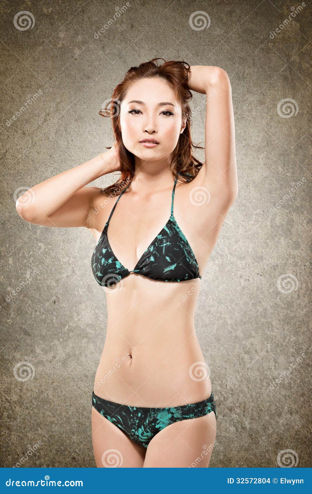 Mulher asiática do biquini foto de stock