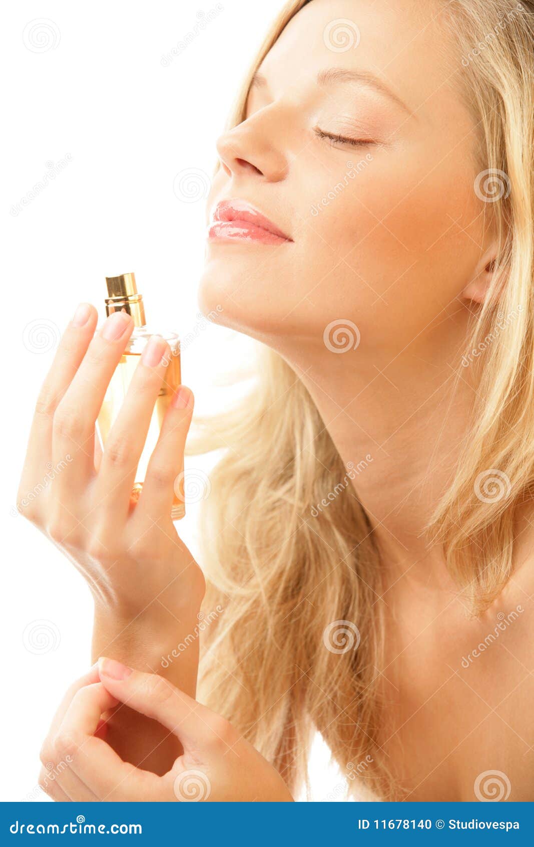 Mulher Com O Frasco Do Perfume Foto de Stock - Imagem de ouro, aroma