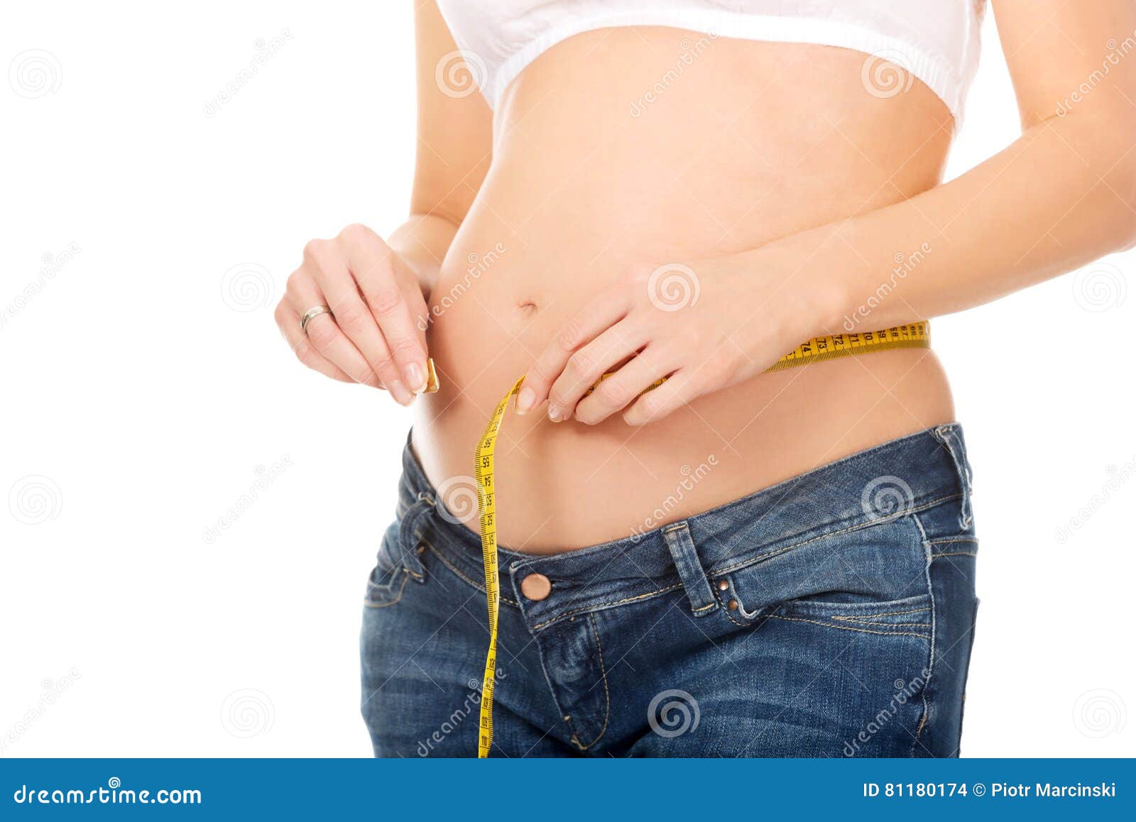 Grow her belly. Молодая девушка с растущим животиком. Девушка показывает живот и увеличивается. Как растет живот. Растёт живот анимации